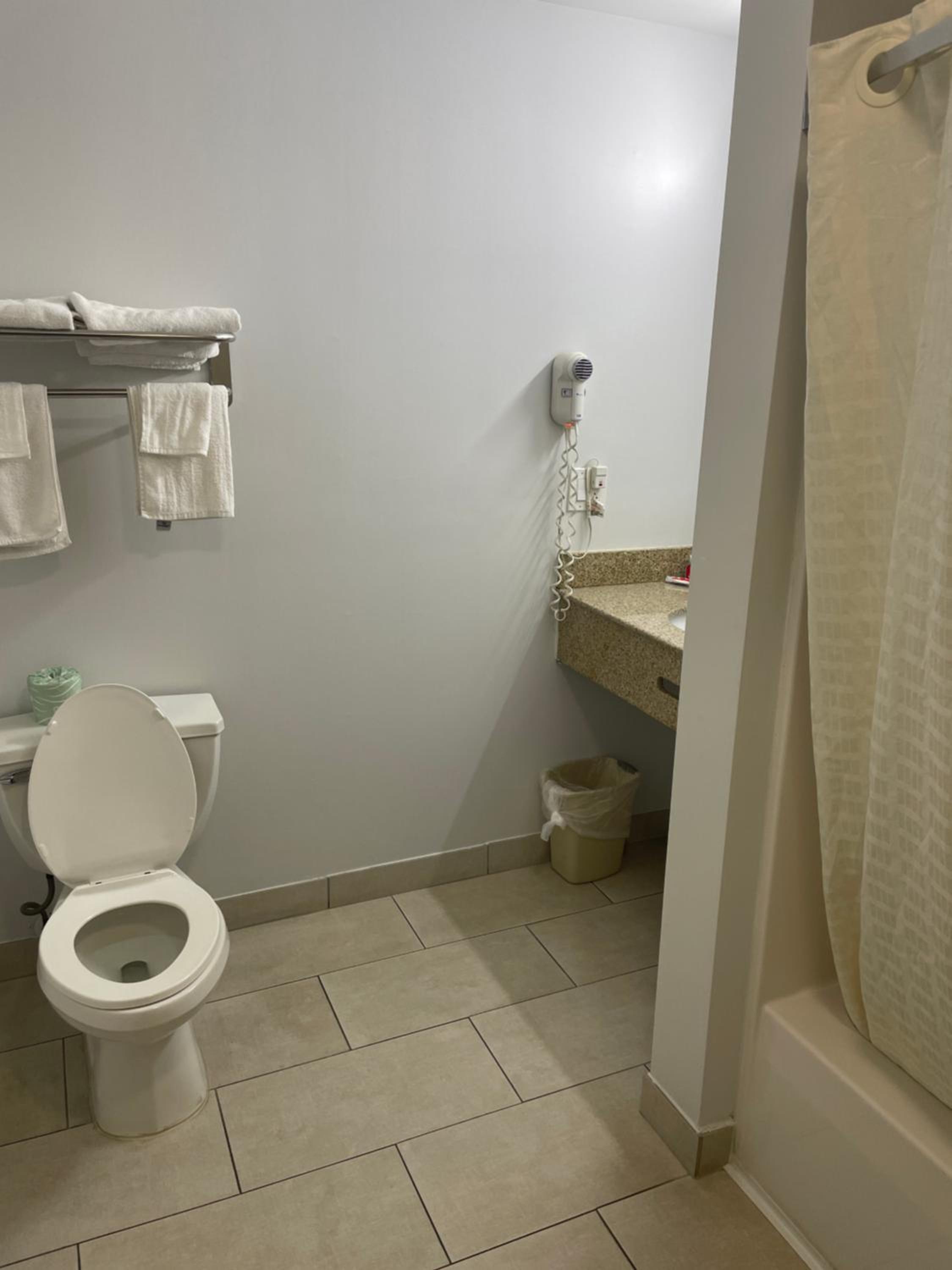 Econo Lodge Jefferson Hills Hwy 51 - Property Image 8