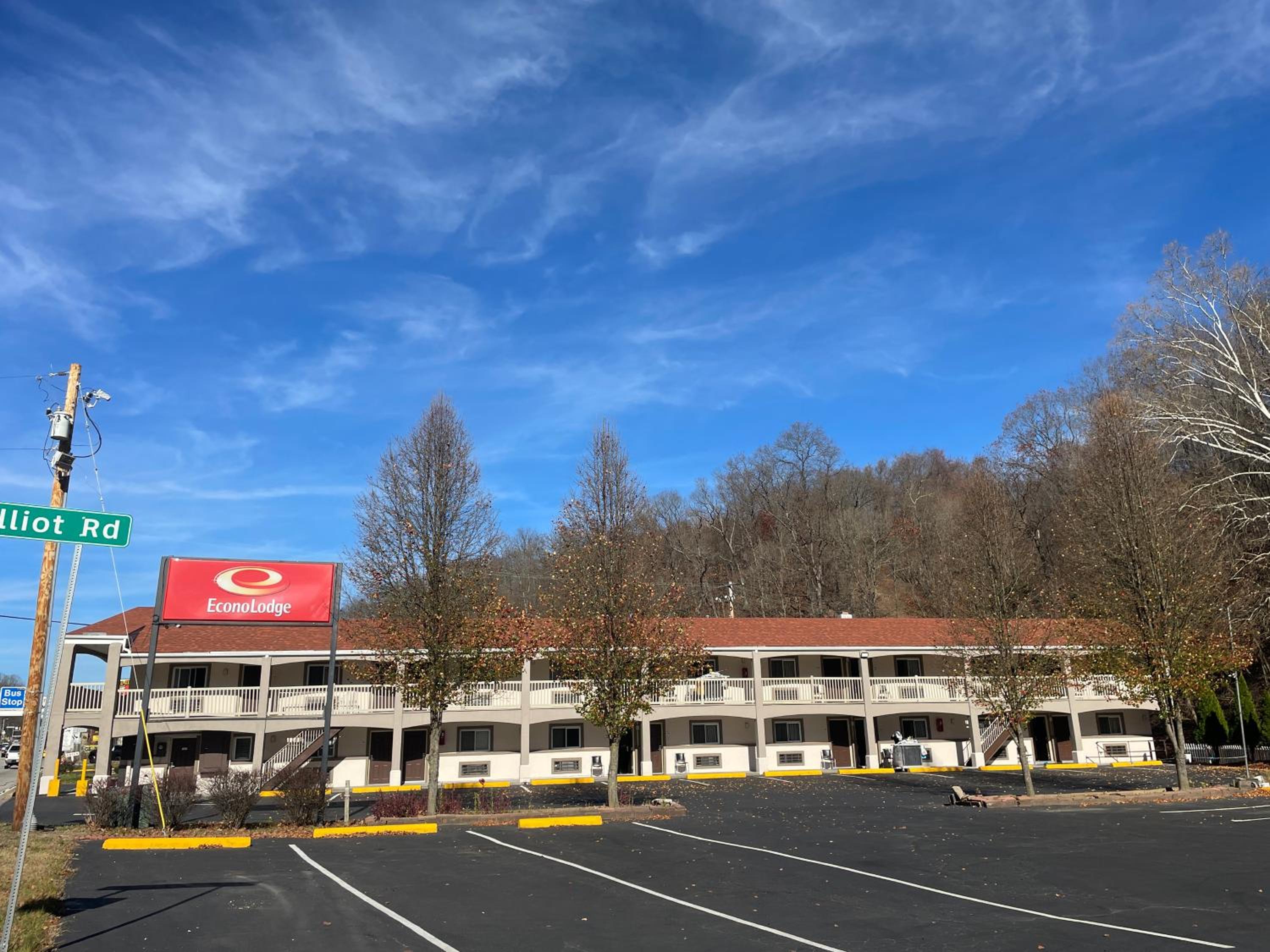 Econo Lodge Jefferson Hills Hwy 51 - Property Image 3