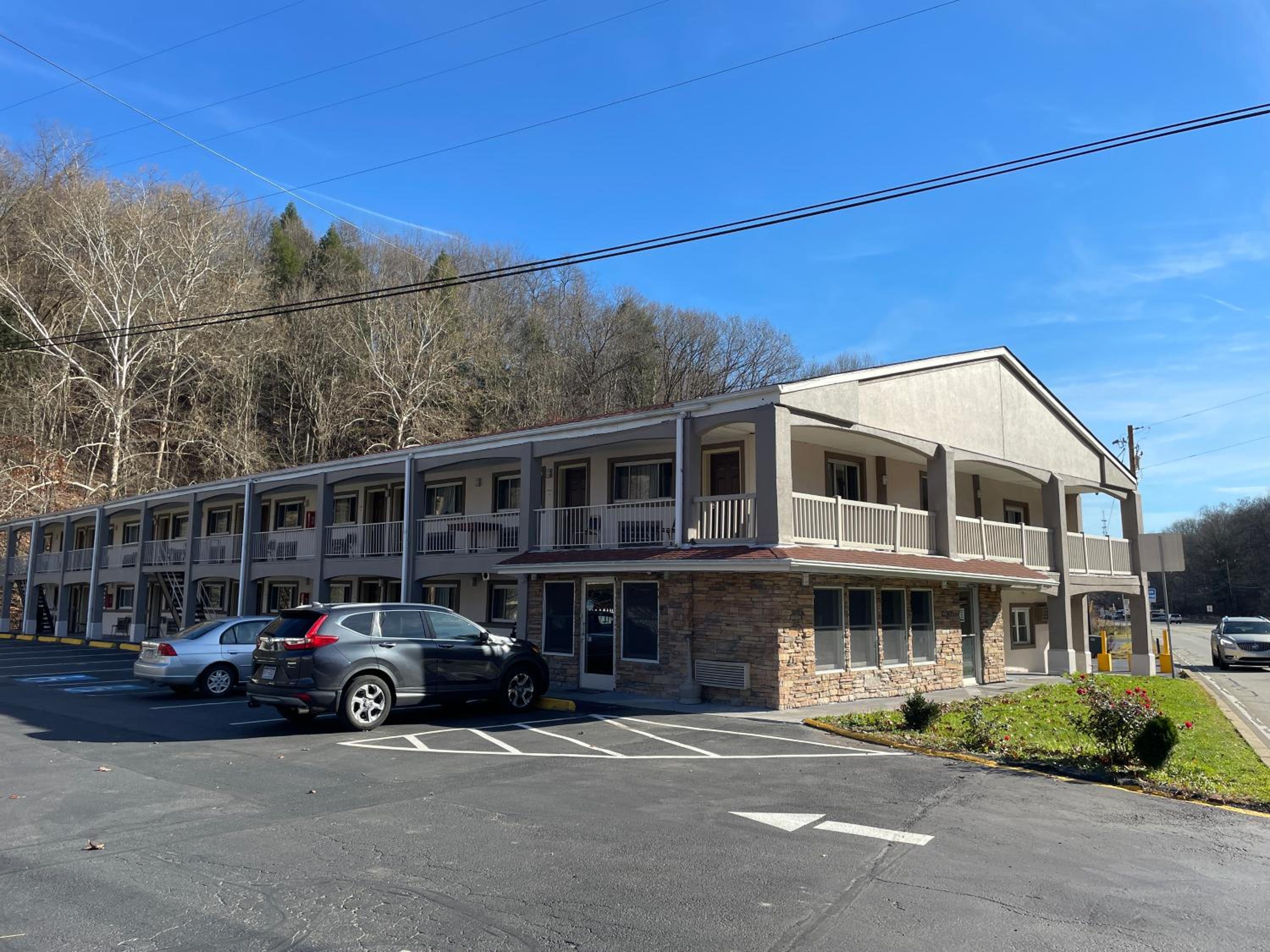 Econo Lodge Jefferson Hills Hwy 51 - Property Image 11