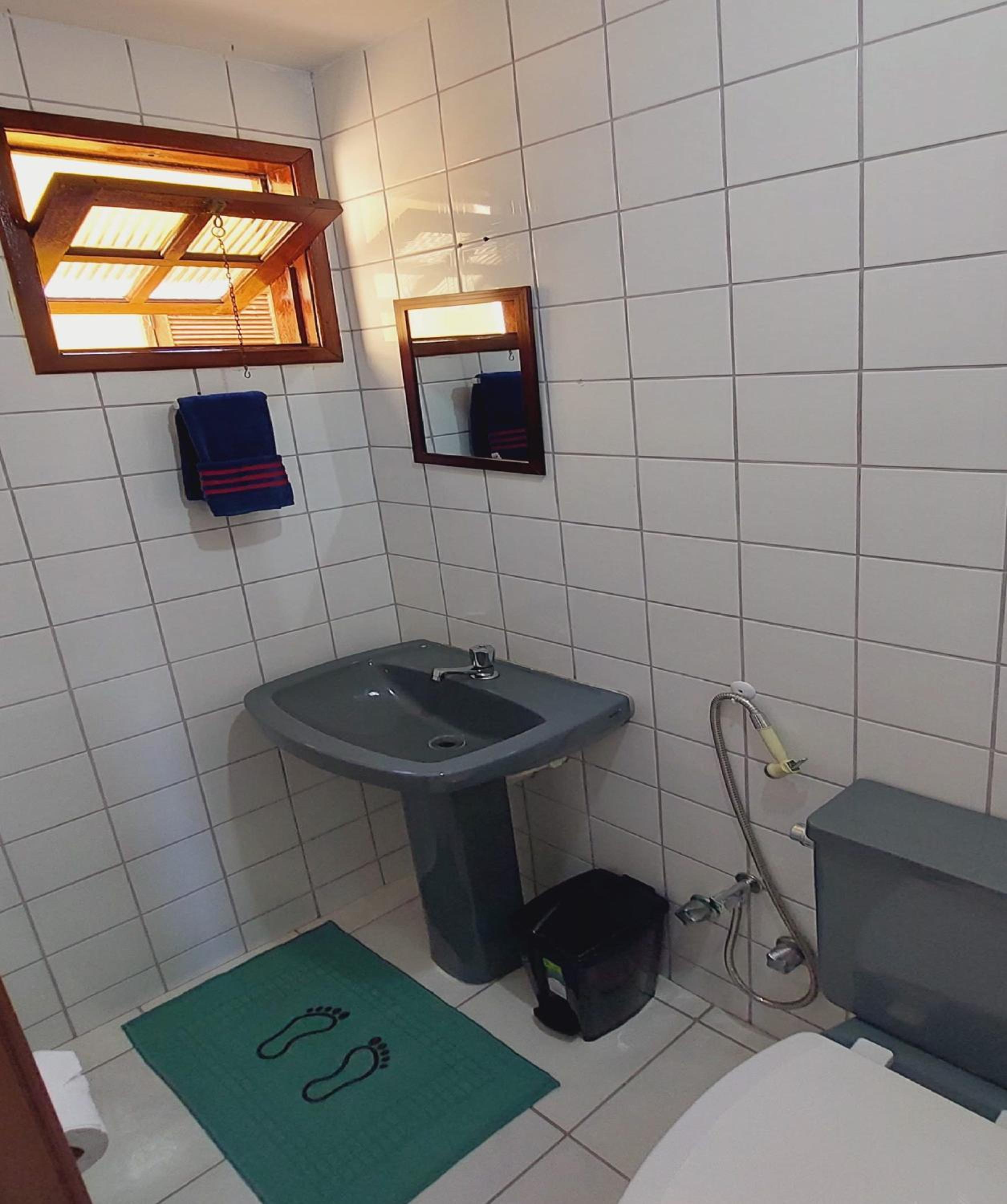 Excelente apt 03 qts - Cabo Frio Braga Praia do Forte - caução garantia de 400,00 - WiFi grátis - ar condicionado em dois quartos