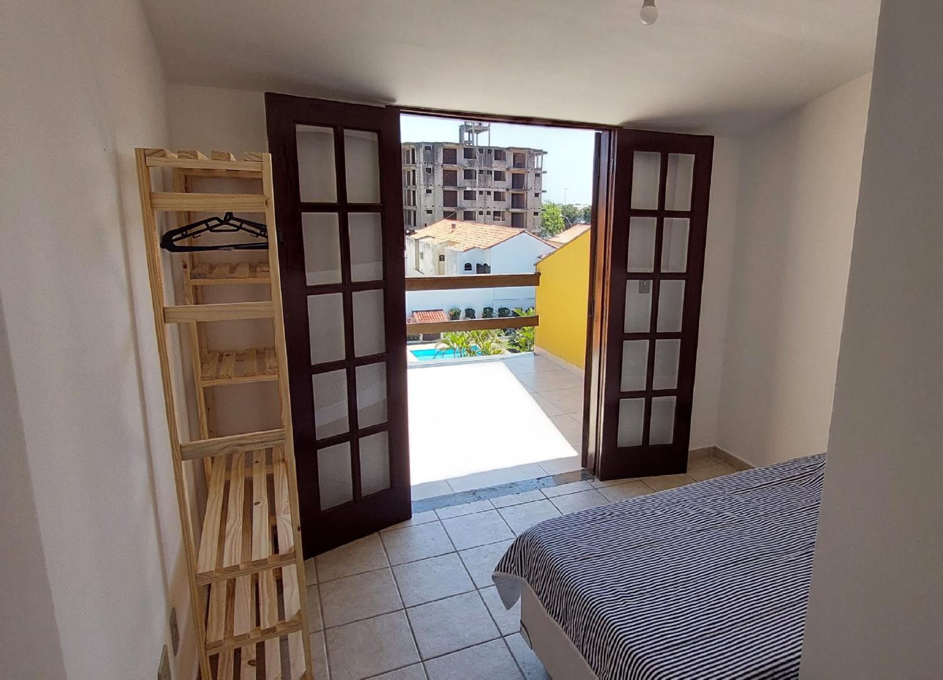 Excelente apt 03 qts - Cabo Frio Braga Praia do Forte - caução garantia de 400,00 - WiFi grátis - ar condicionado em dois quartos