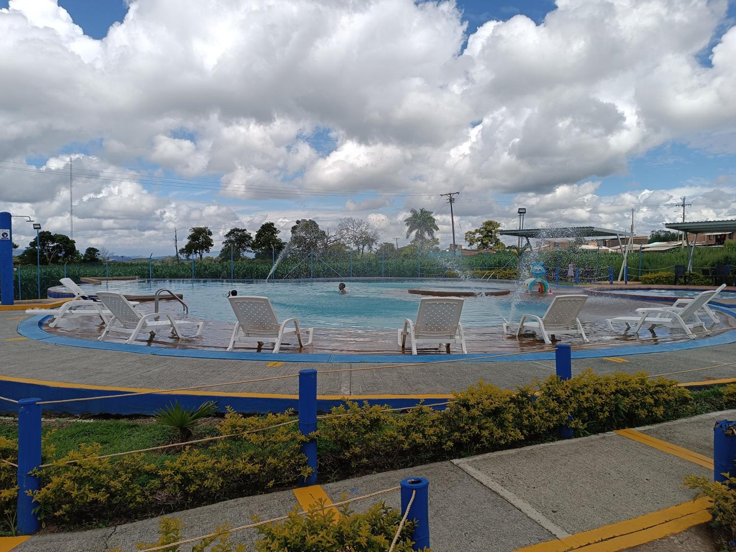 Apartamento a 5 minutos del parque del café con Piscina