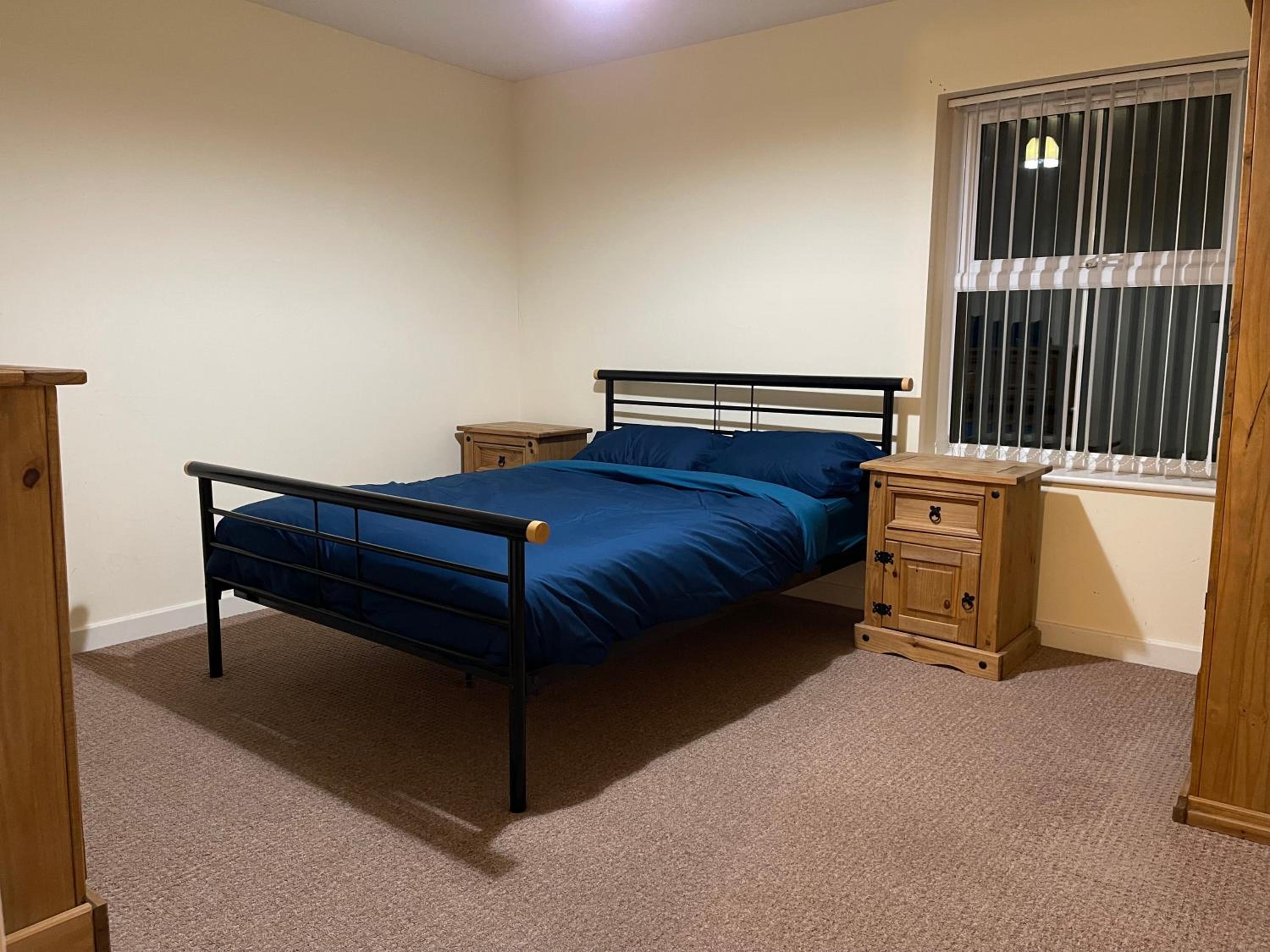 Two bedroom Entire Apartment in Roman road with Free Parking view 5
