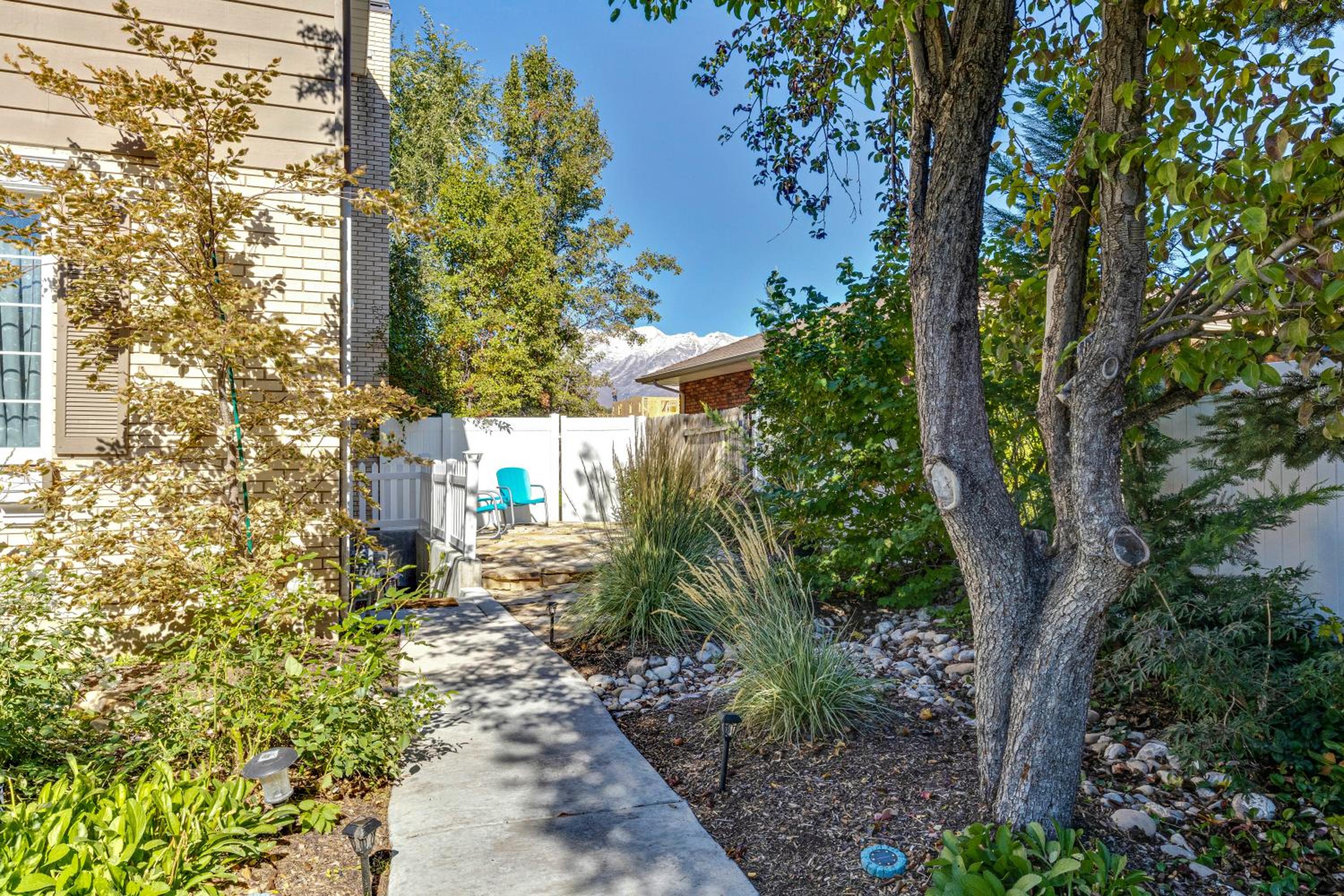 Heart of Orem Basement 3 bedroom Apartment w/ Waffles. view 2