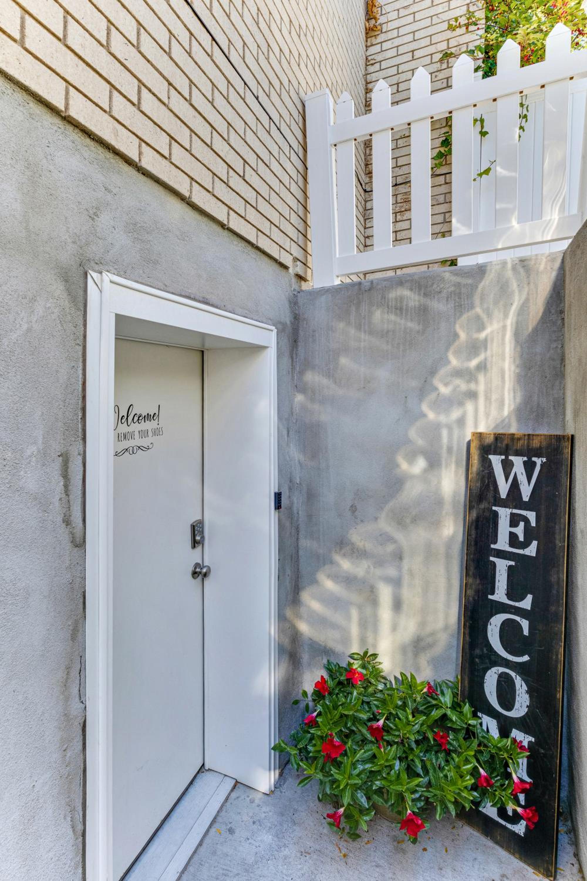 Heart of Orem Basement 3 bedroom Apartment w/ Waffles. view 4