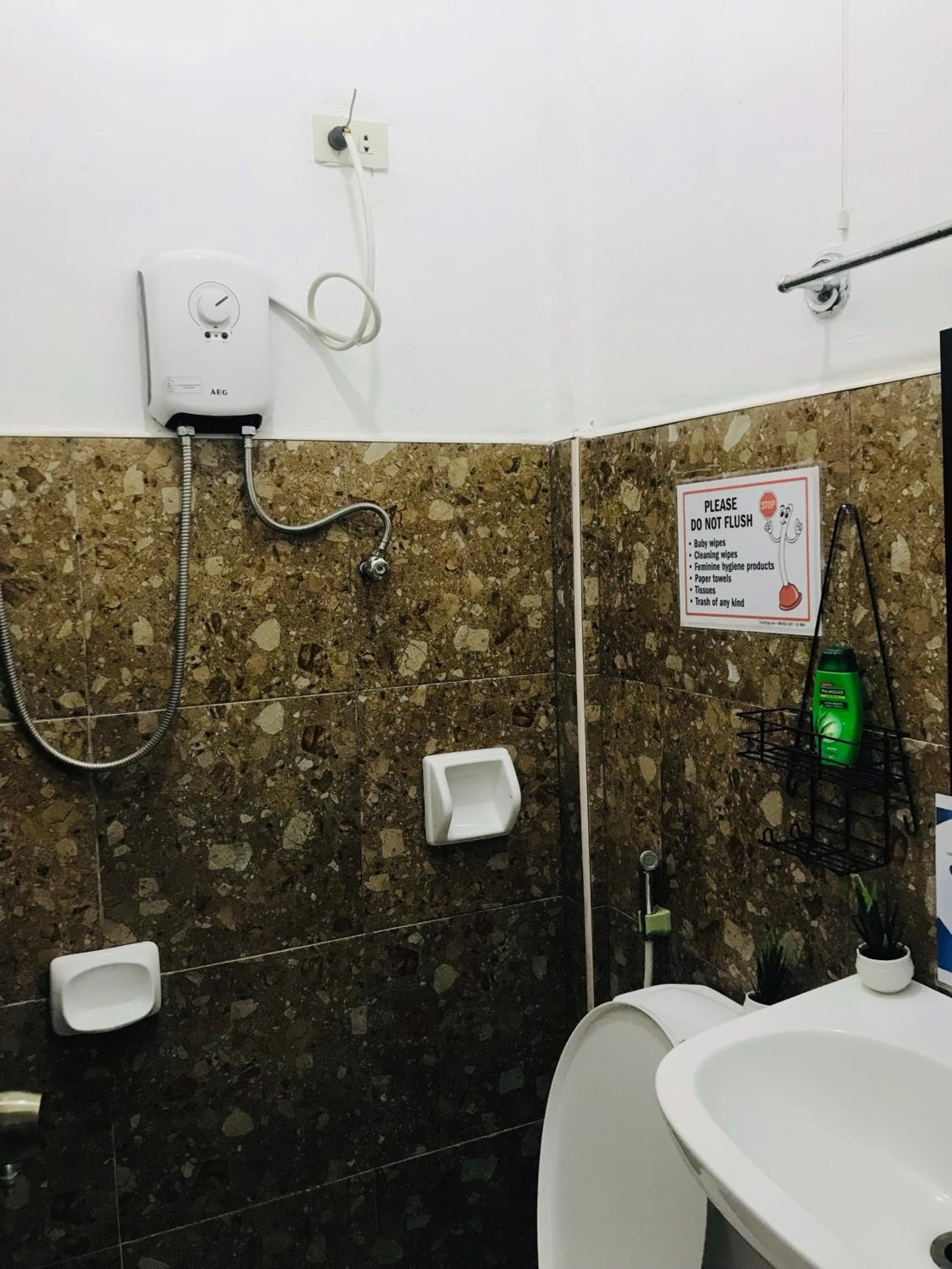Queen's Room Rental 4