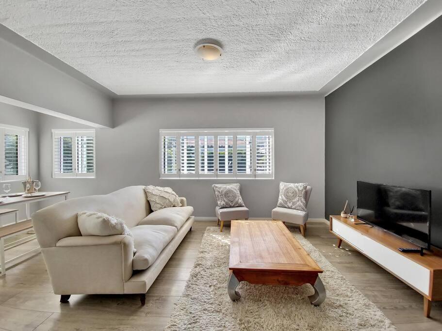 Stylish,modern dream for couples-central,cosy view 4