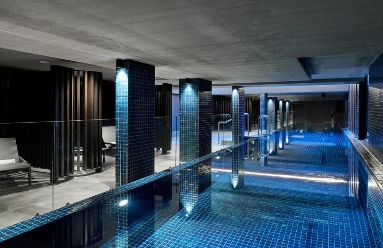 2 Bed 2 Bath Luxury Apartment in Braddon Canberra - Free heated pool, gym, parking