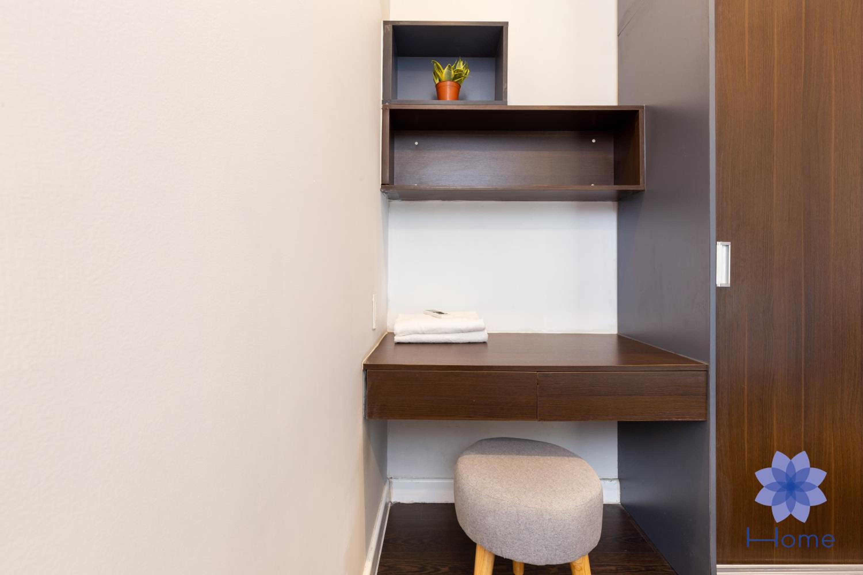 Home, Cosy&Luxury Apartment - 5mins to Airport, Free Pool&Gym, Airport Pick up Service