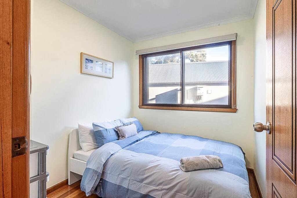 Magnificent Eltham House with stunning view