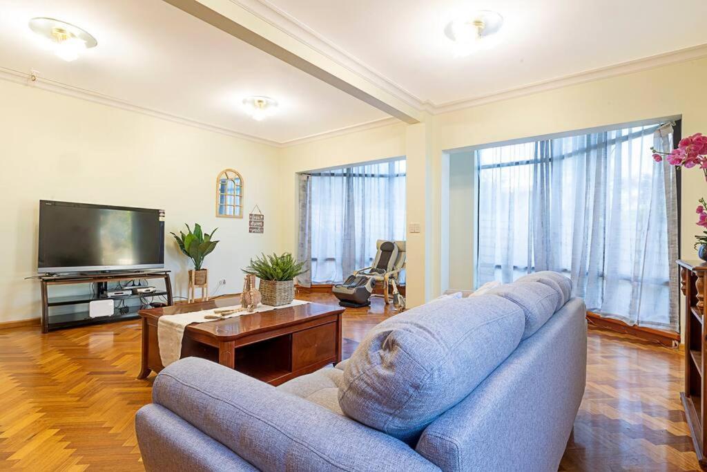 Magnificent Eltham House with stunning view