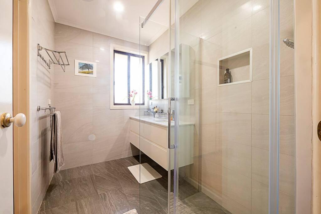 Magnificent Eltham House with stunning view