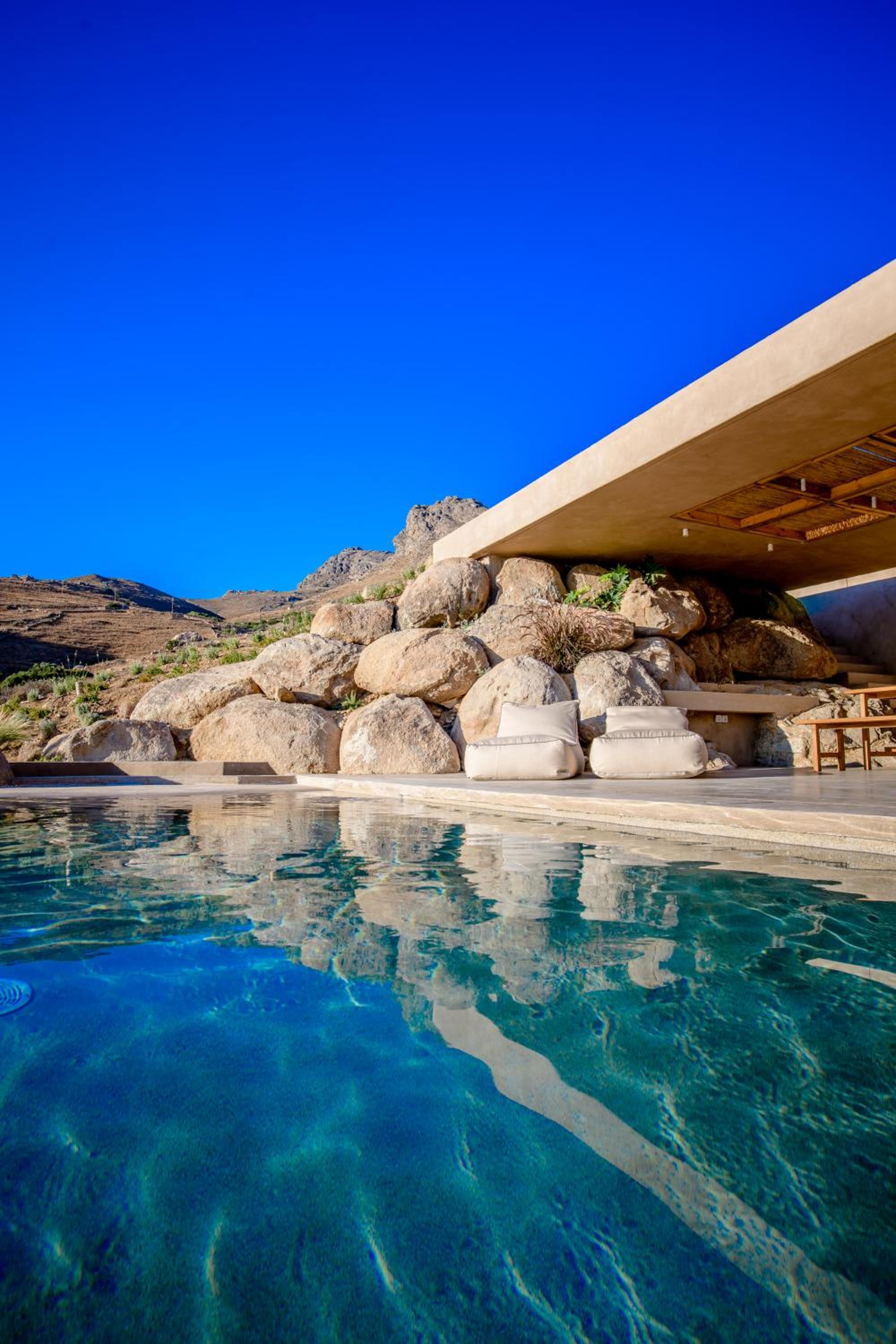 Homa Serifos pool villas