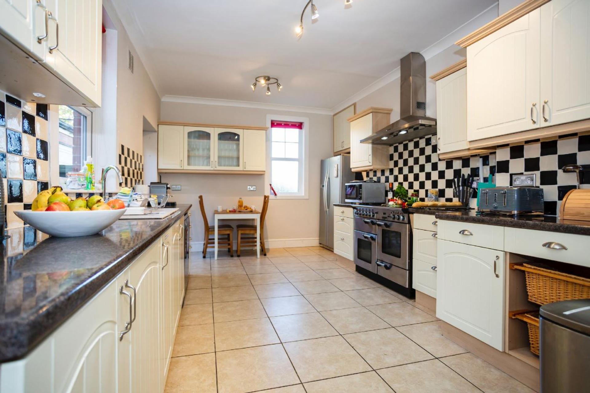 SAUNTON NORBORO 4 Bedrooms