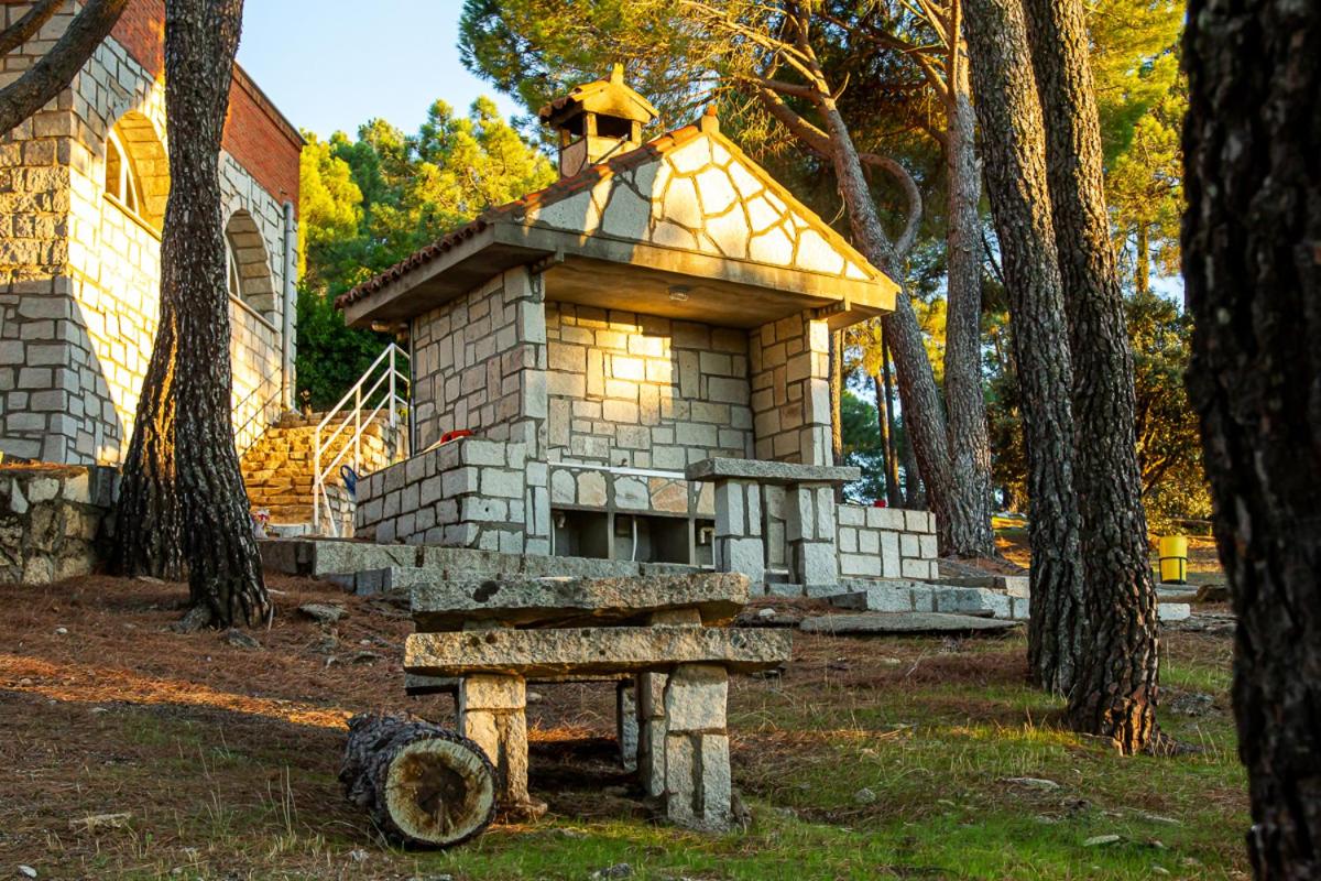 Casa Cadalso, Mirador de Gredos, Madrid view 3