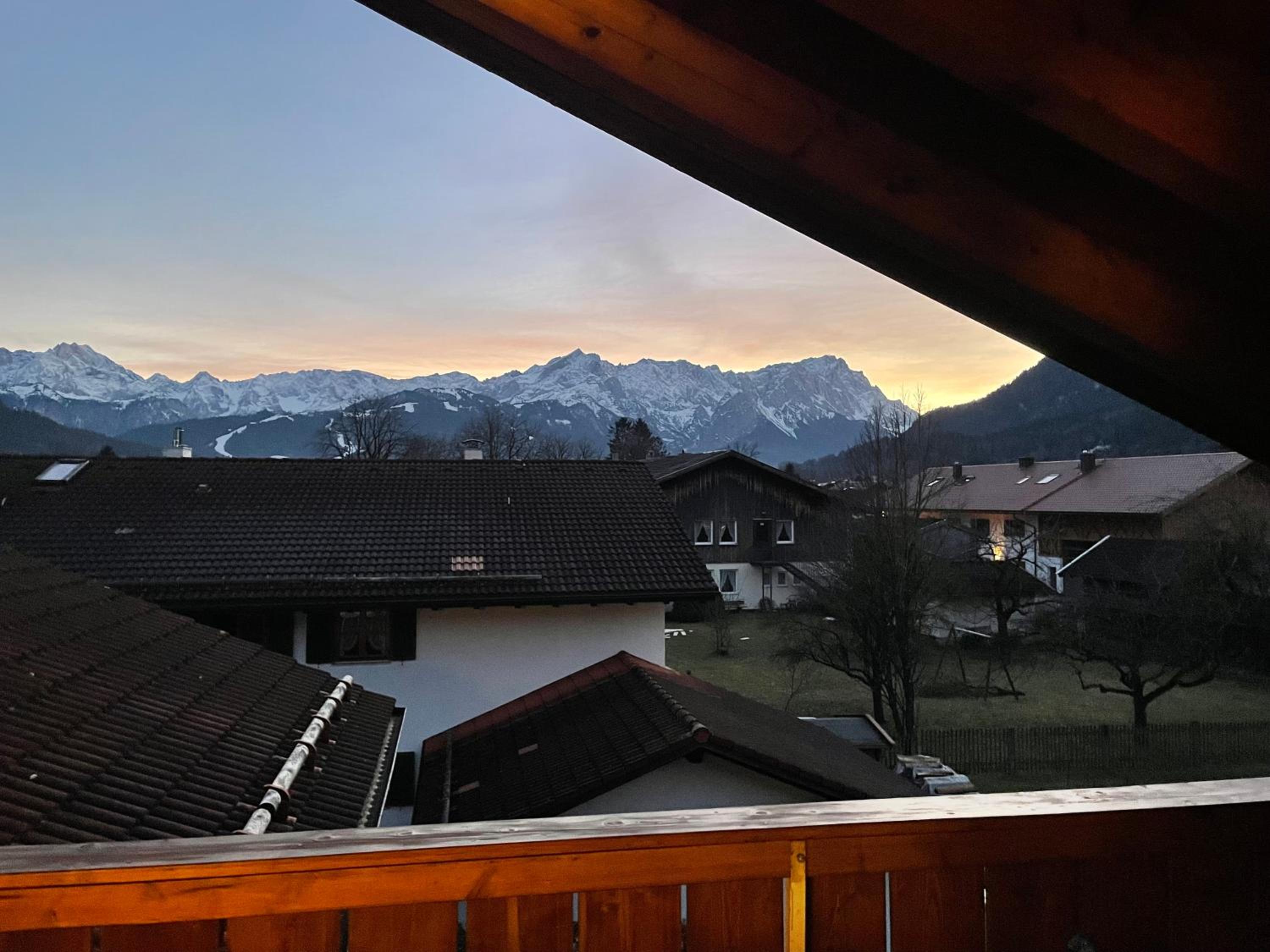 Dachgeschosswohnung mit traumhaftem Zugspitzblick bei Garmisch