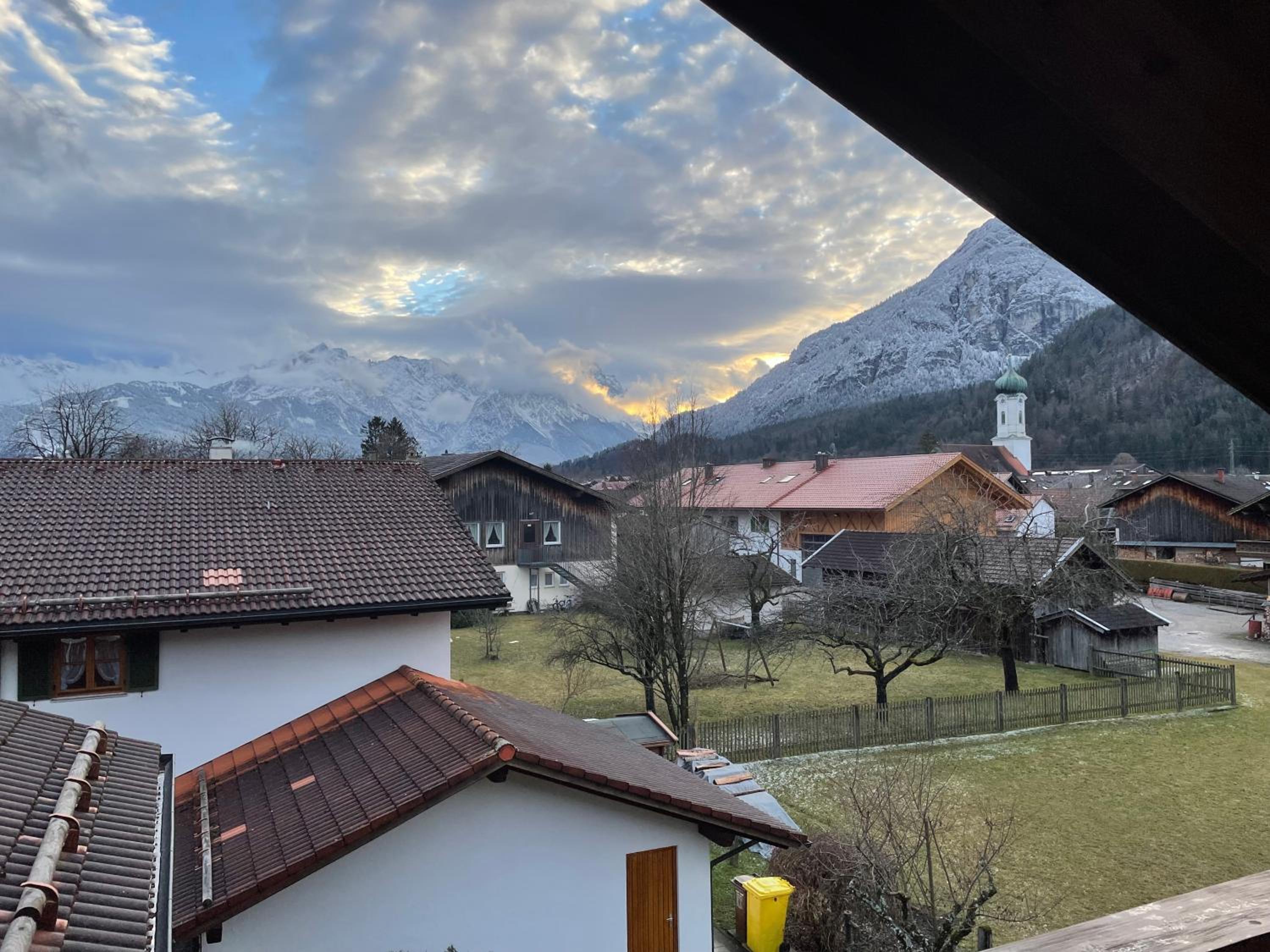 Dachgeschosswohnung mit traumhaftem Zugspitzblick bei Garmisch