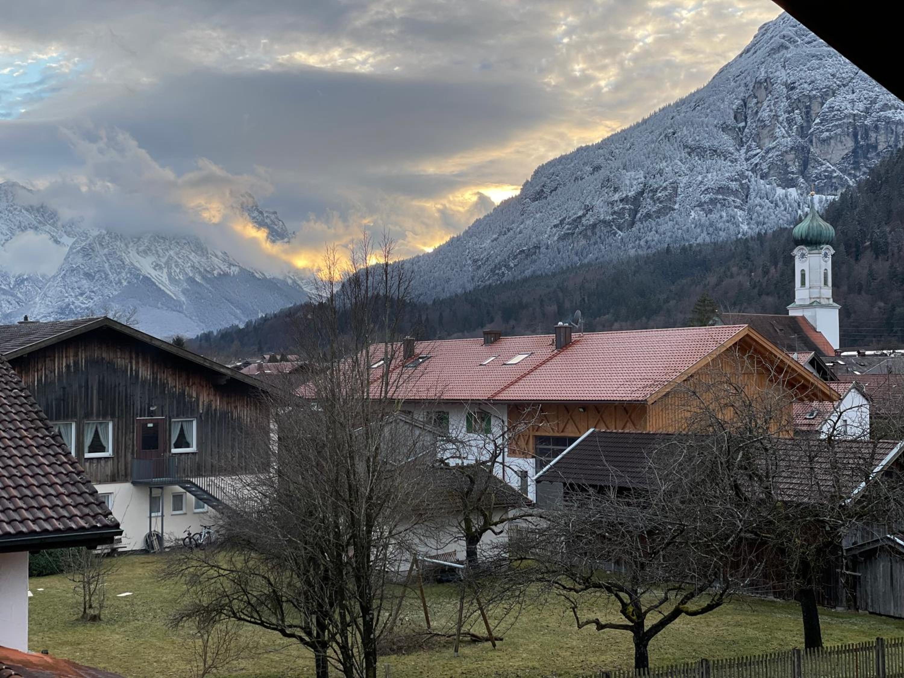 Dachgeschosswohnung mit traumhaftem Zugspitzblick bei Garmisch