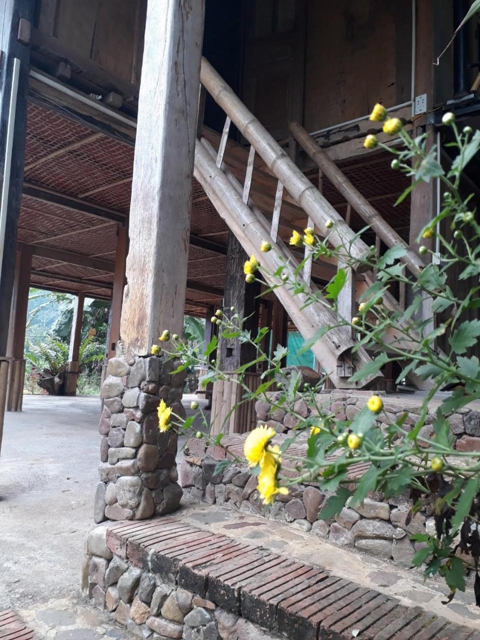 Muong Bi Homestay - Uncle Lon - Luy Ai village view 3