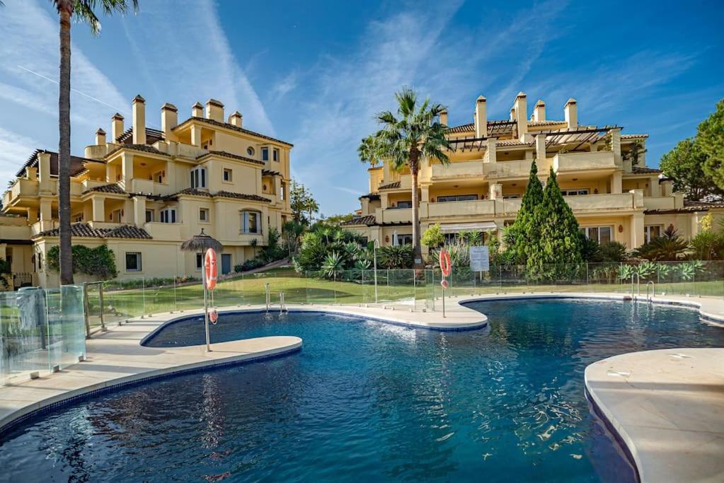 Spacious ground floor apartment in Casares Costa