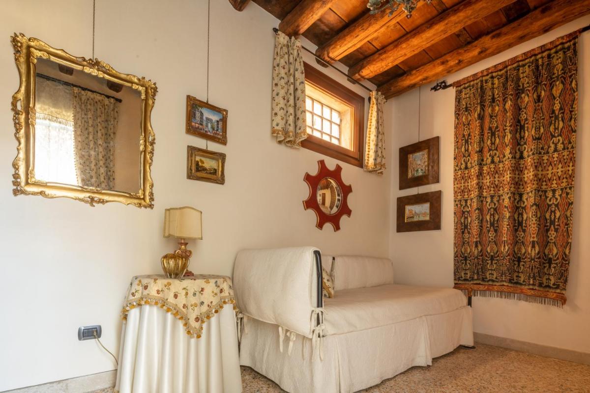 Garden Mansion with Private Mooring R&R