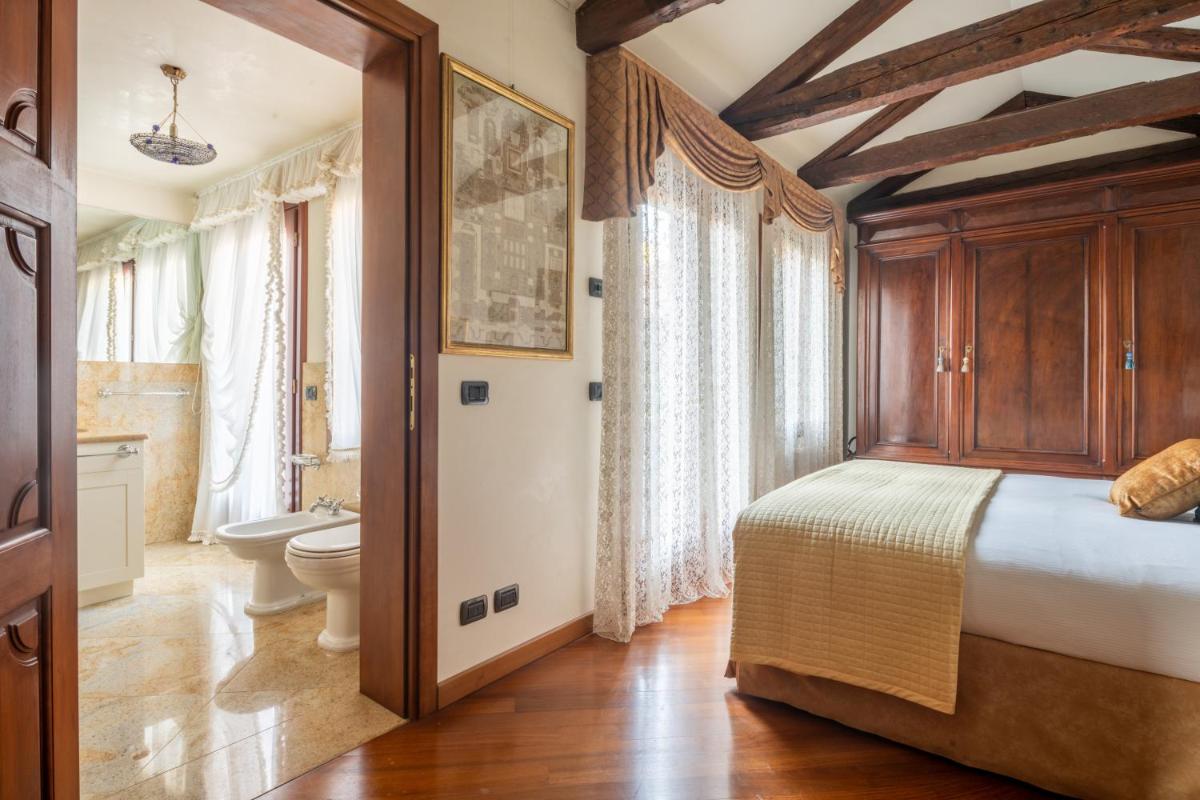 Garden Mansion with Private Mooring R&R