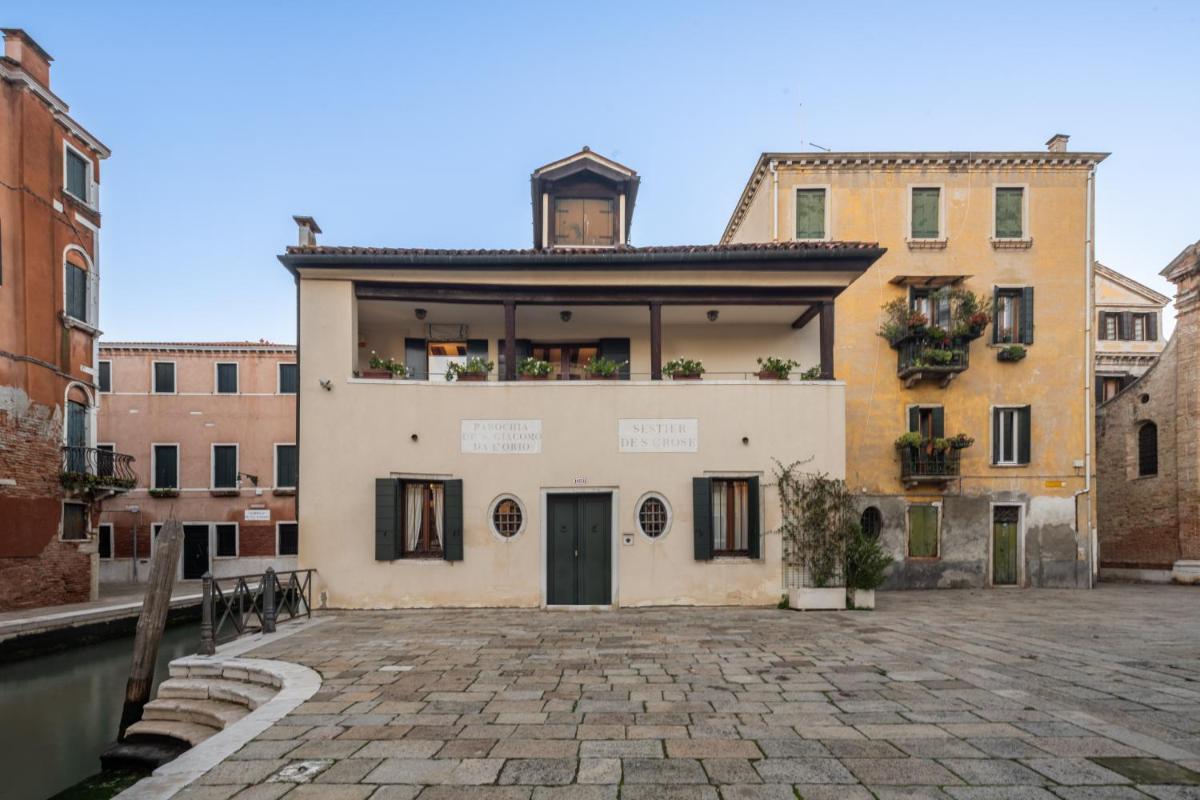 Garden Mansion with Private Mooring R&R