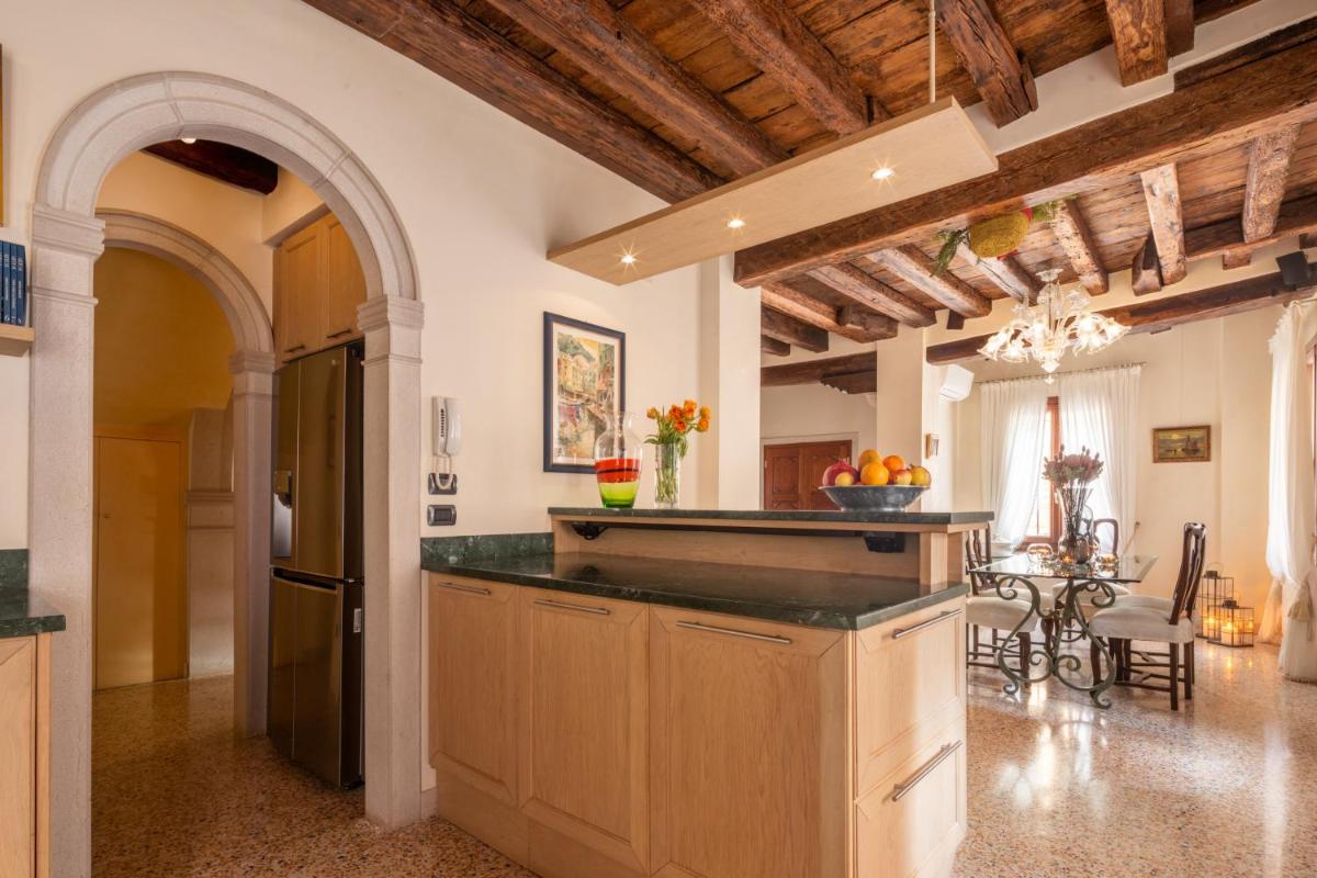Garden Mansion with Private Mooring R&R