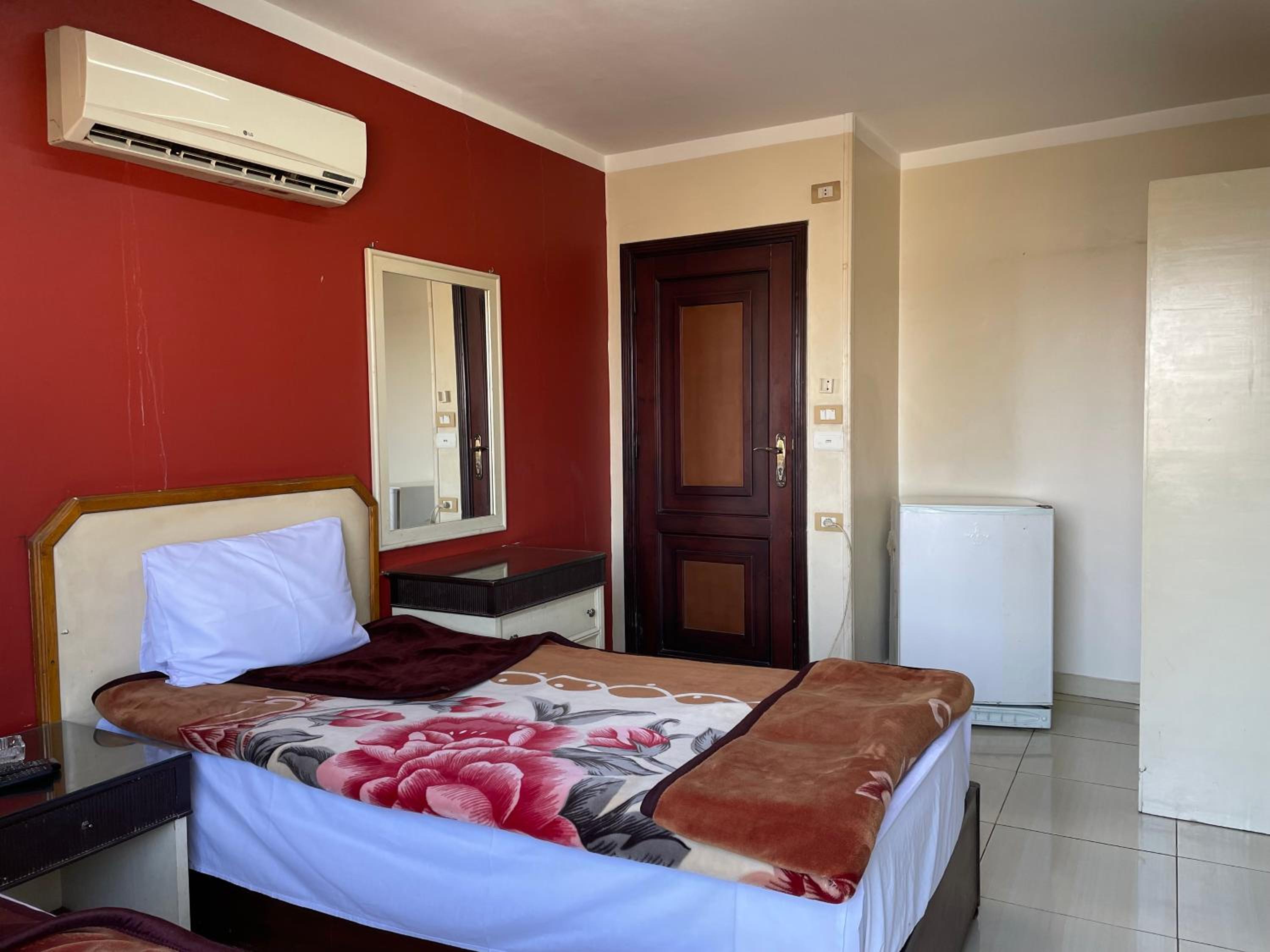 Isis Hostel 2