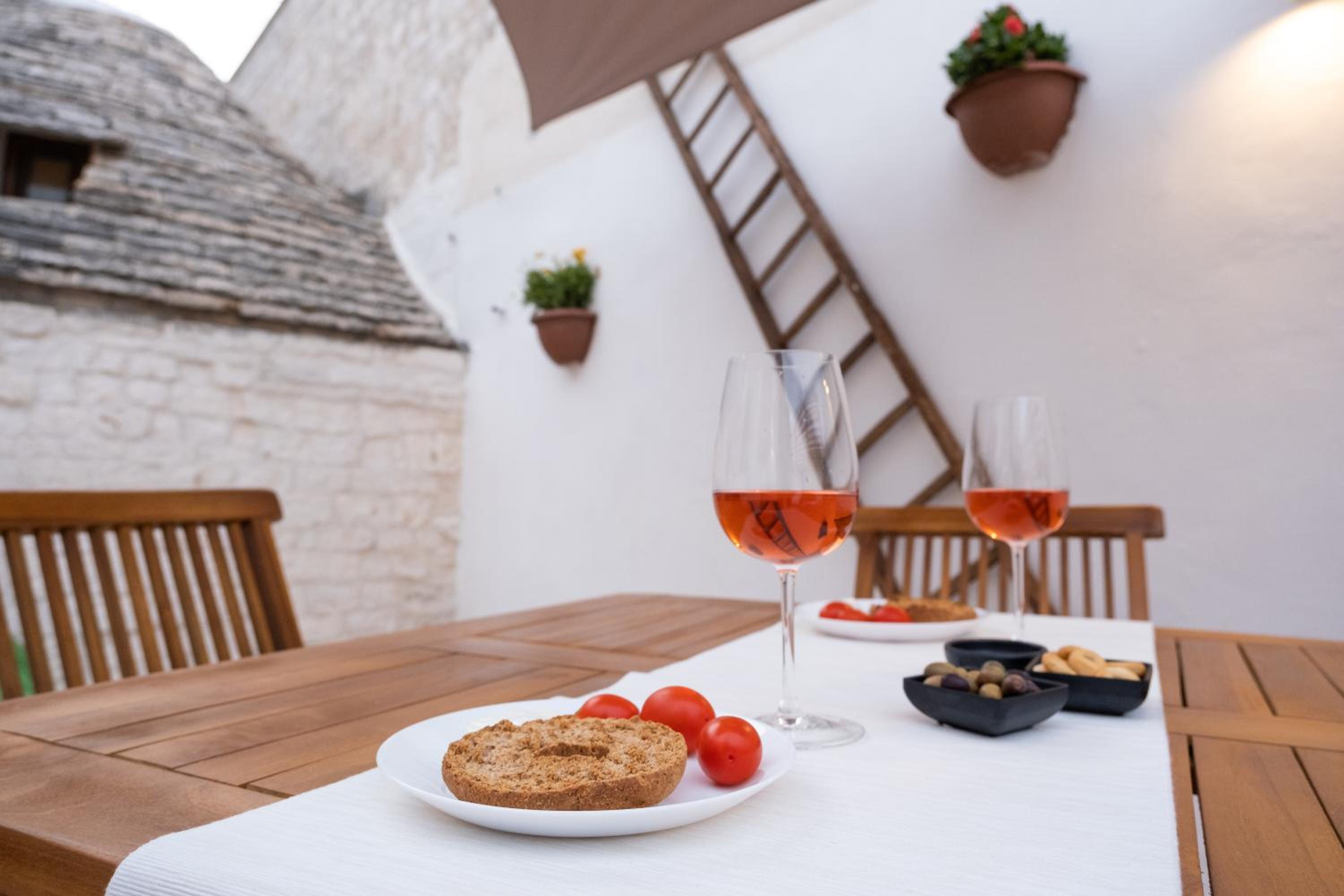 MILESTONES MODERN SUITE TRULLO - Jacuzzi Spa & Relax view 5