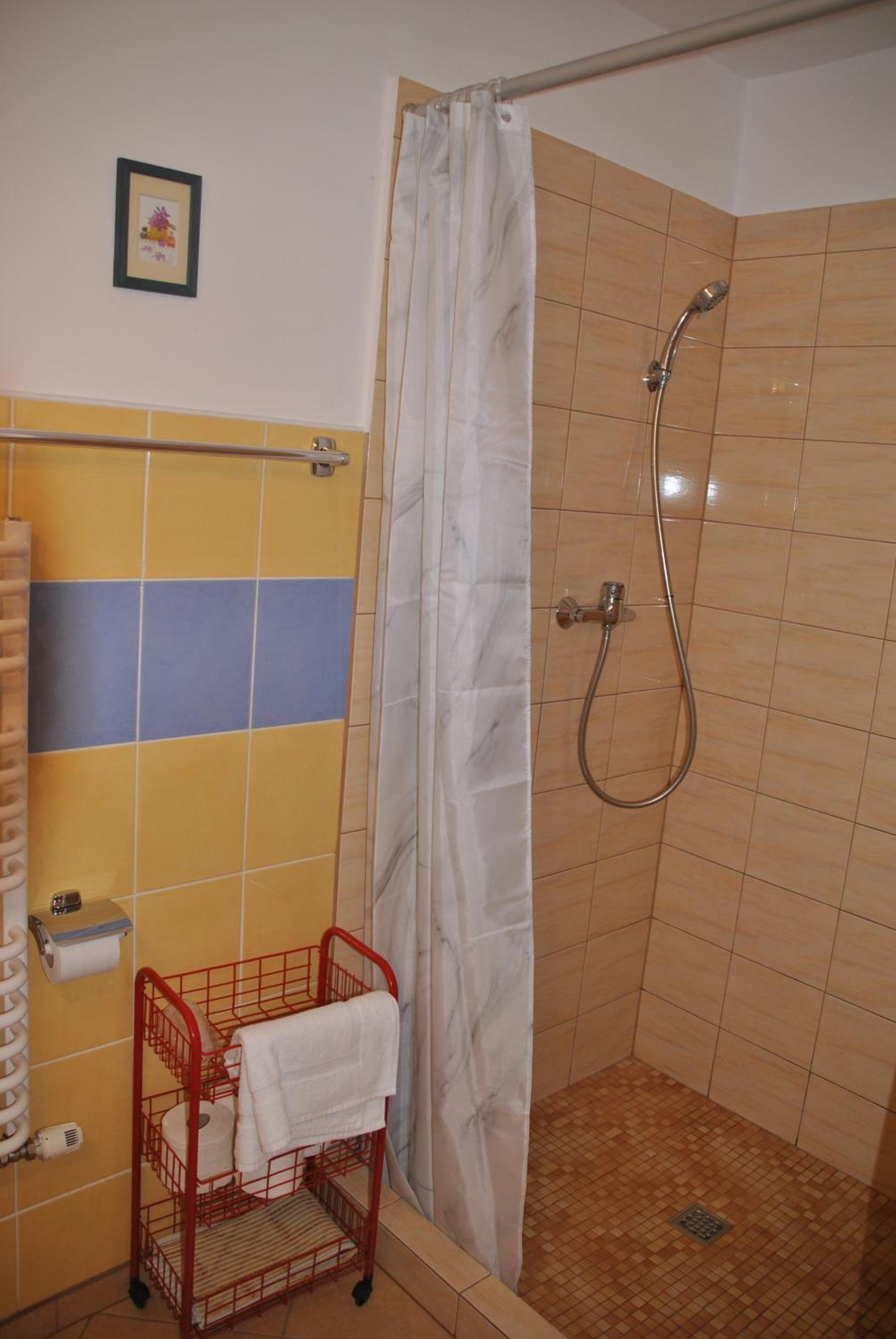 Photo 33