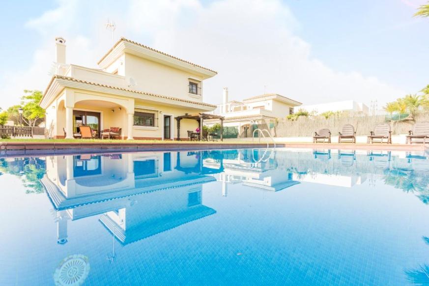 Hotel Chalet Loma de Sanctipetri - Image 1