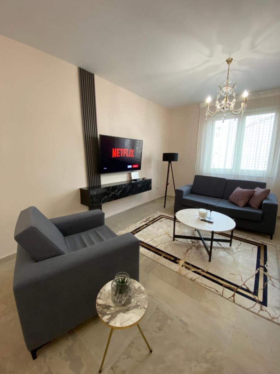 In City Centre DeLux Apartment photo 2