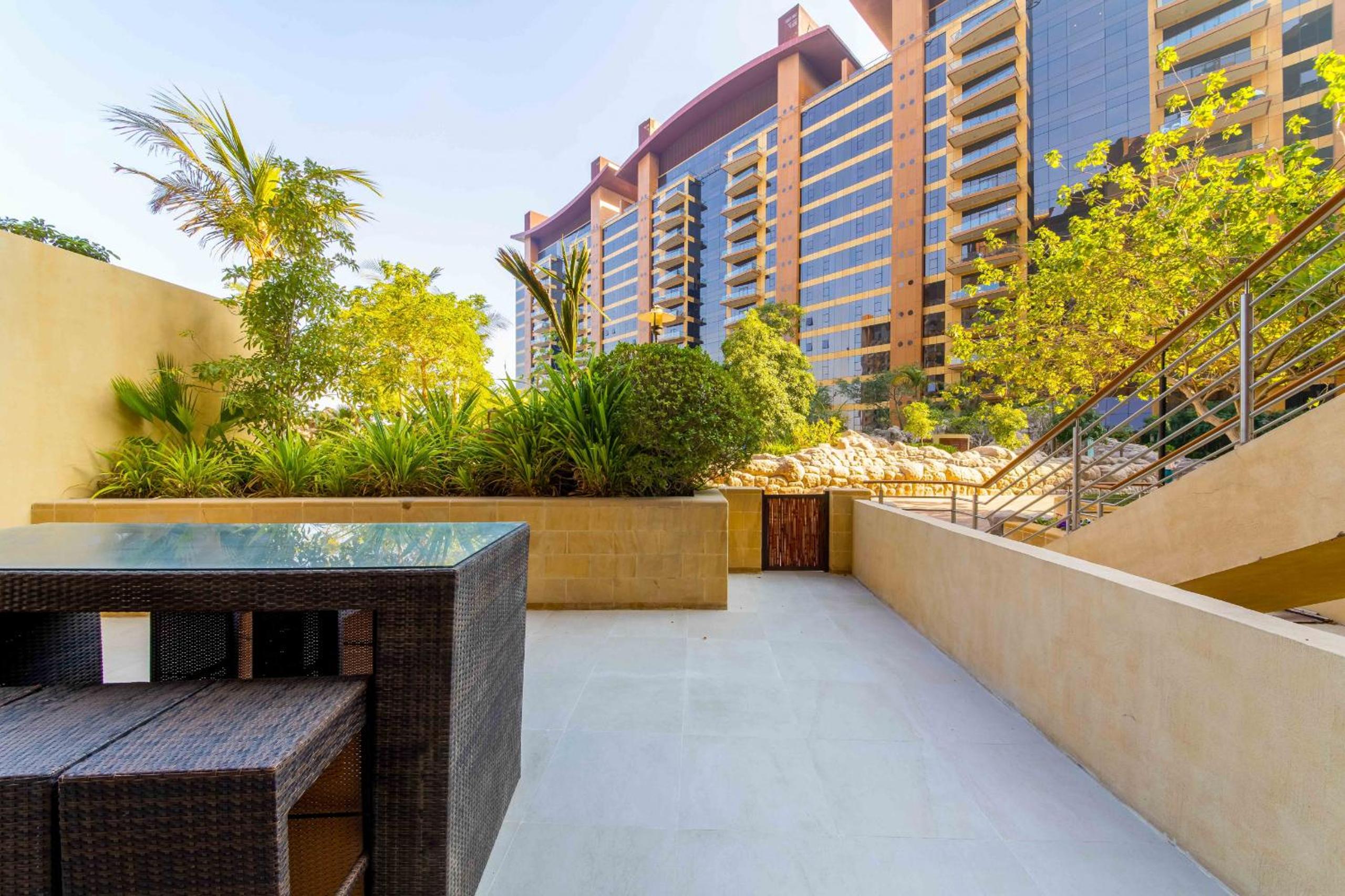 Tiara Beach Residences, Palm Jumeirah Dubai - Mint Stay