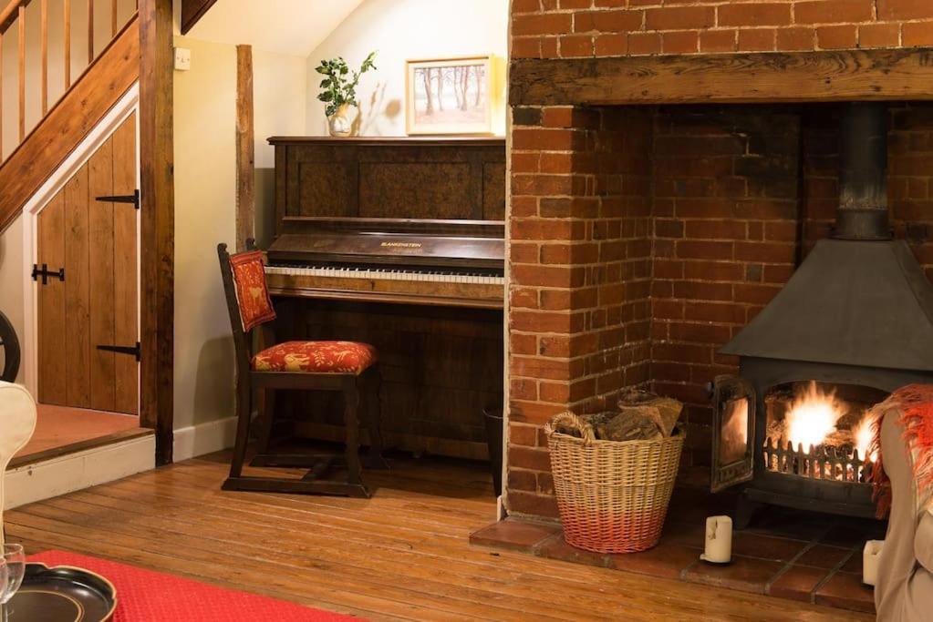 Wren Cottage, a very cosy historic Coastal Cottage in a pretty little village view 3