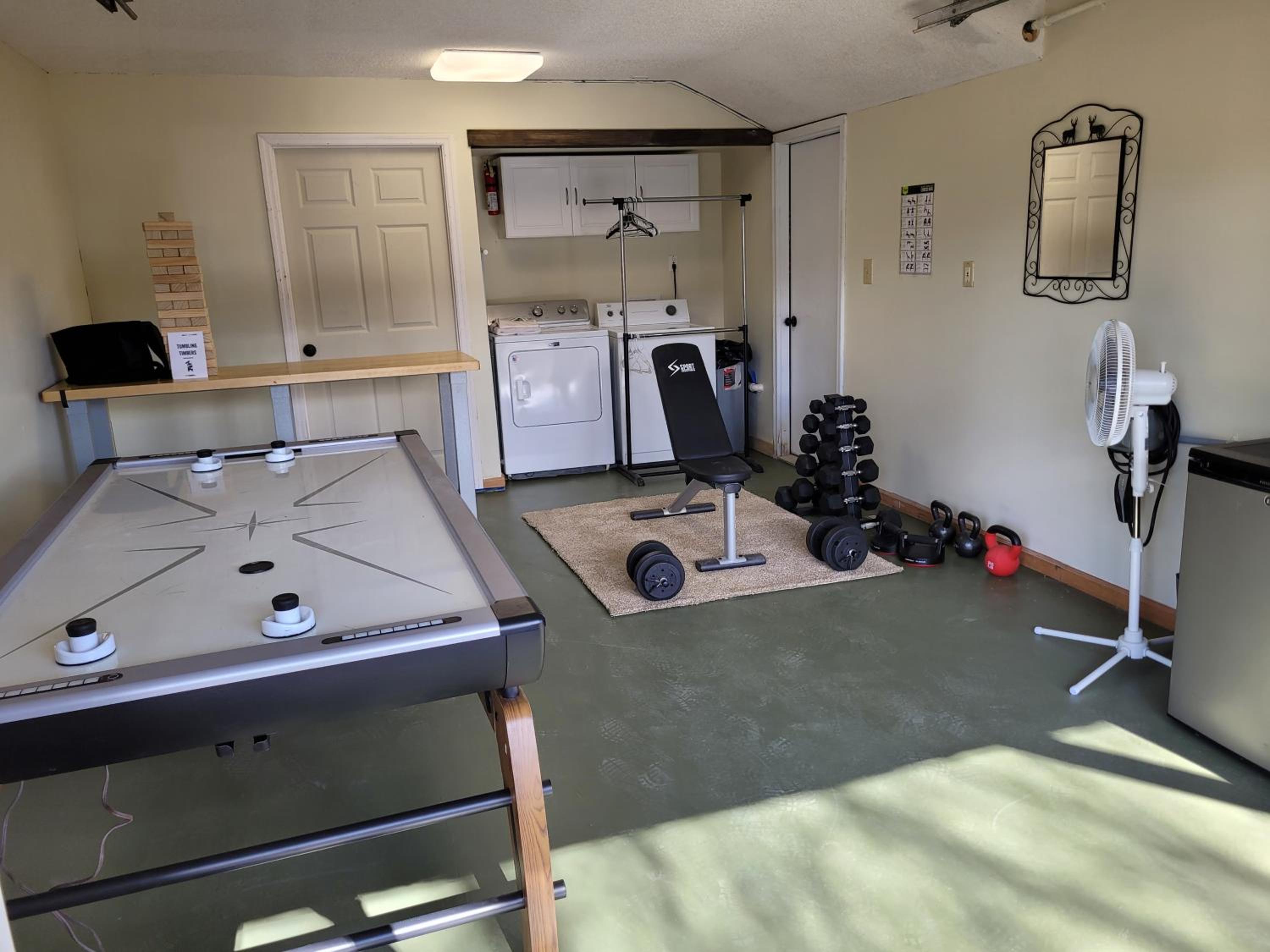 STUNNING MTN and LAKE VIEWS! HOT TUB! FIREPIT! SLEEPS 11 4BR 3BA Close to Bryson City