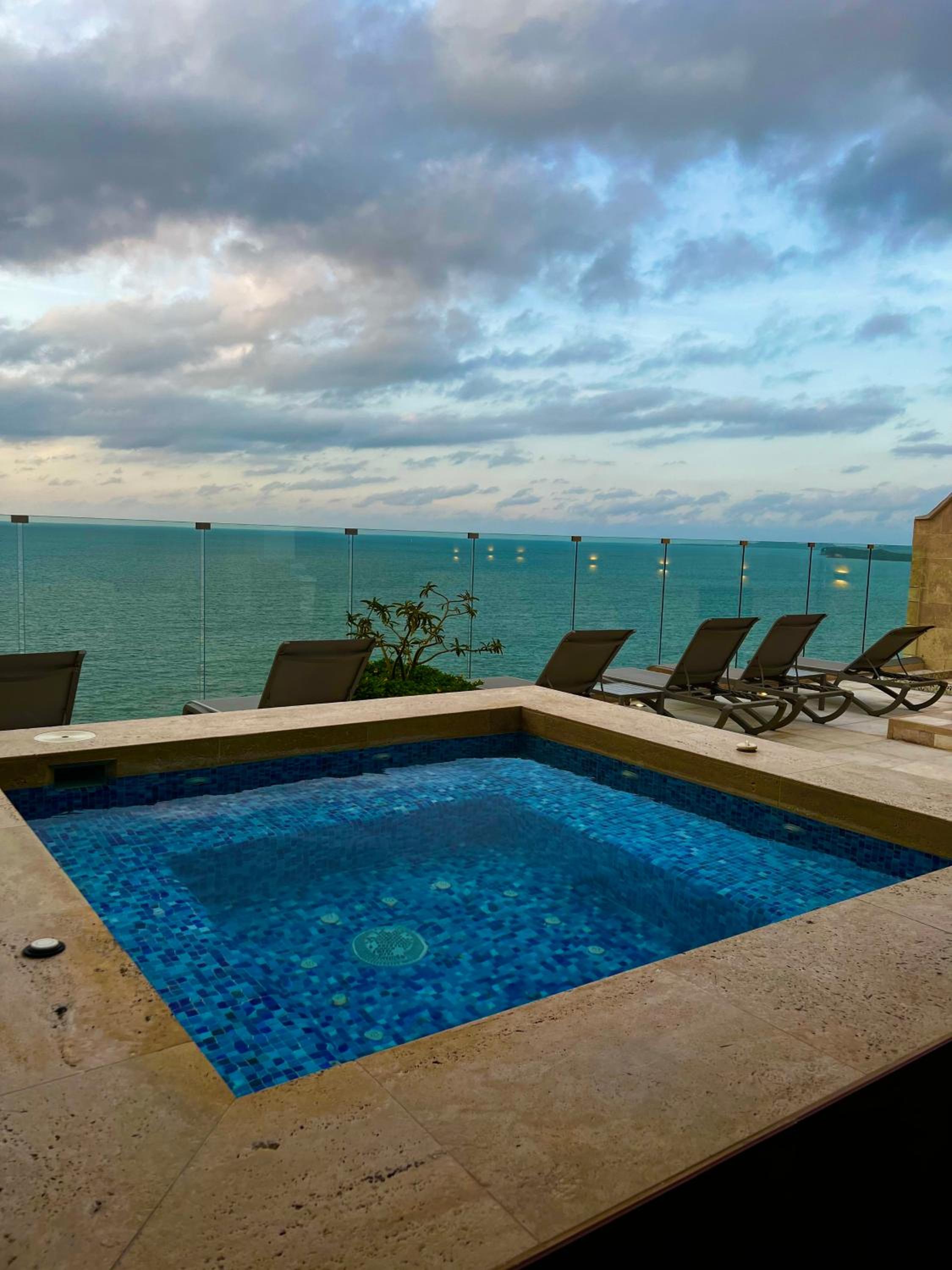 Hermoso apartamento con vista al mar y salida directa a la playa