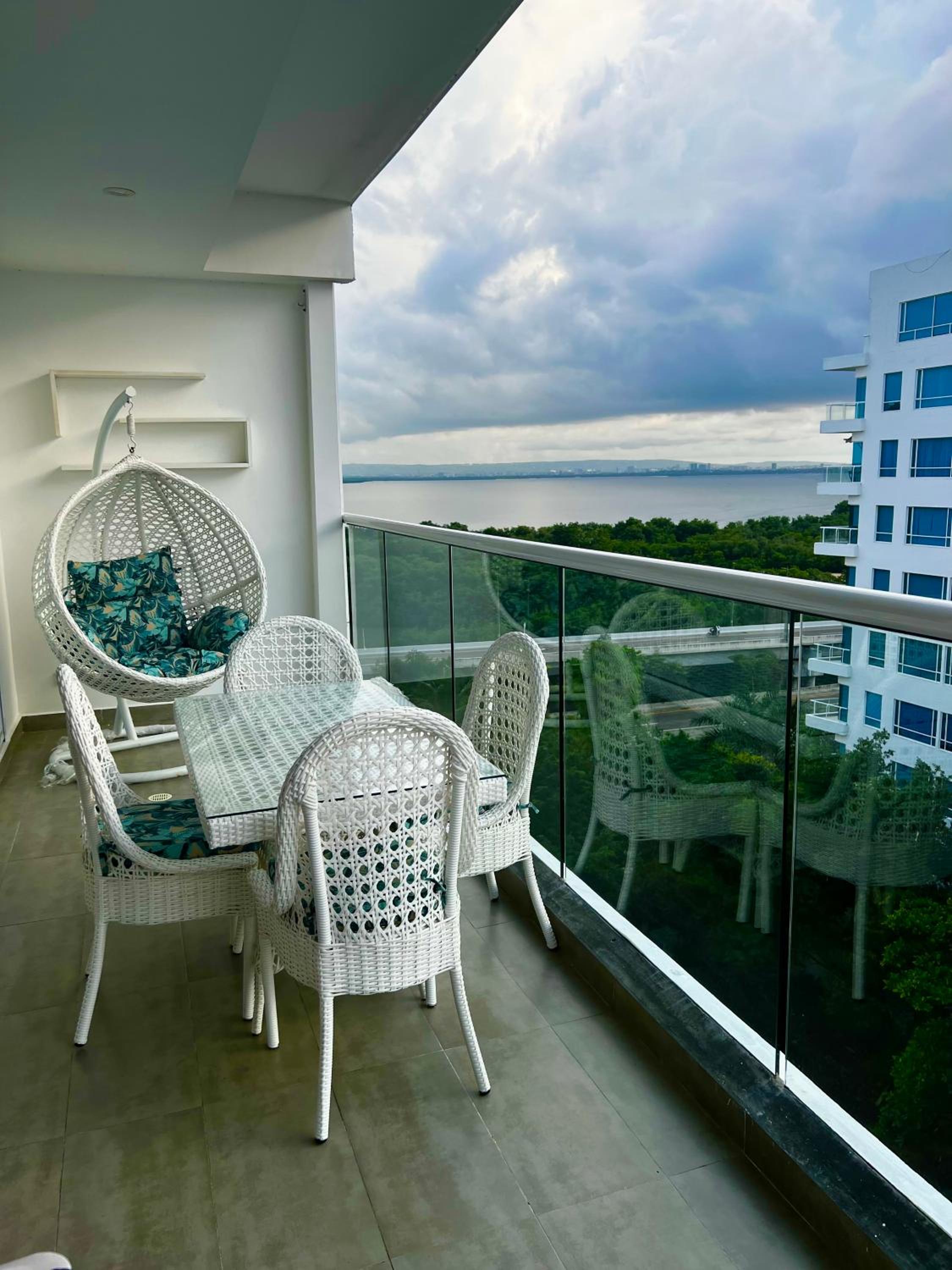 Hermoso apartamento con vista al mar y salida directa a la playa