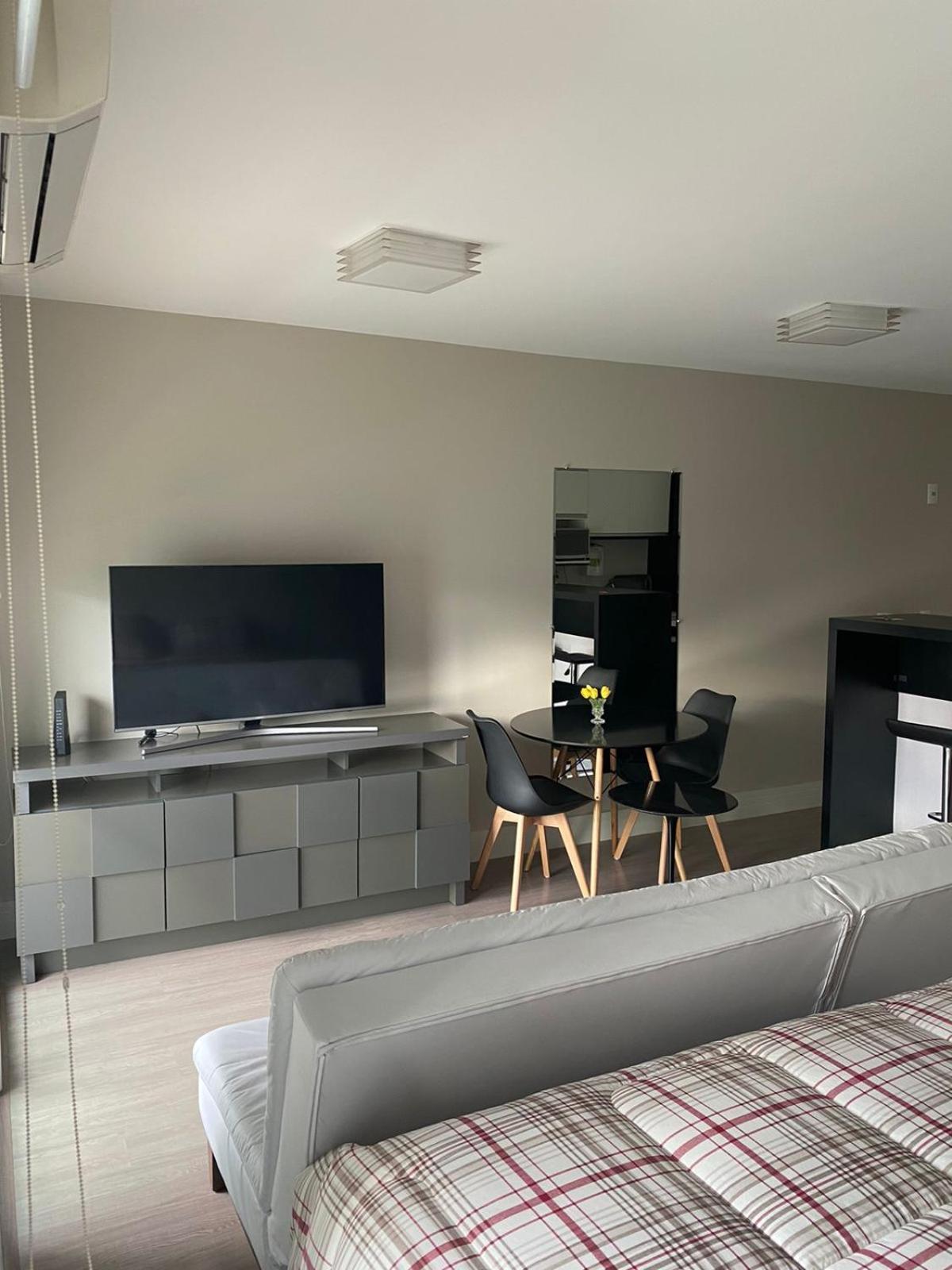 LINDO LOFT, PISCINA, ESTACIONAMENTO, ACADEMIA, AR CONDICIONADO, Wi-Fi