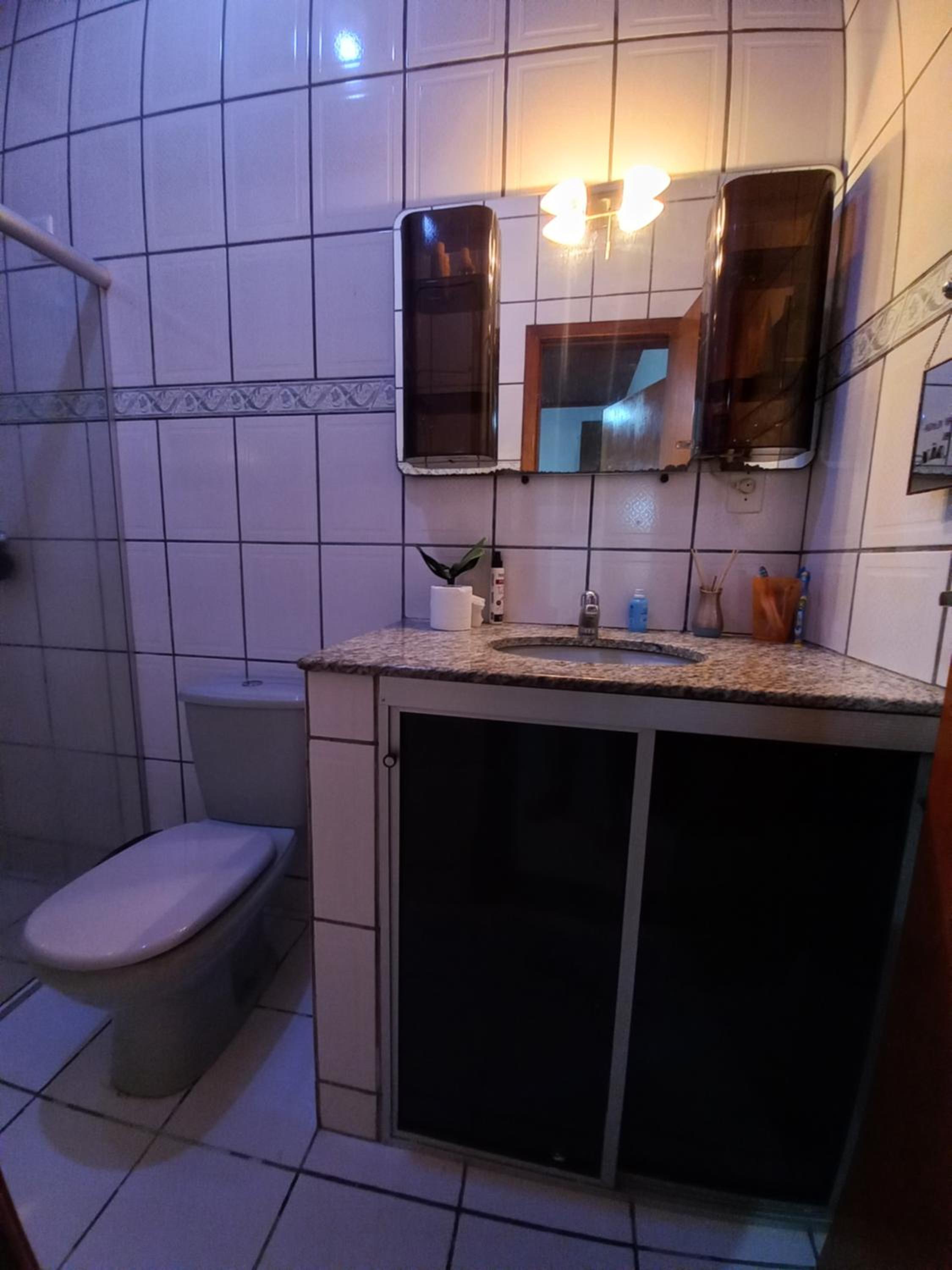 CASA COM PISCINA EM ÁREA NOBRE