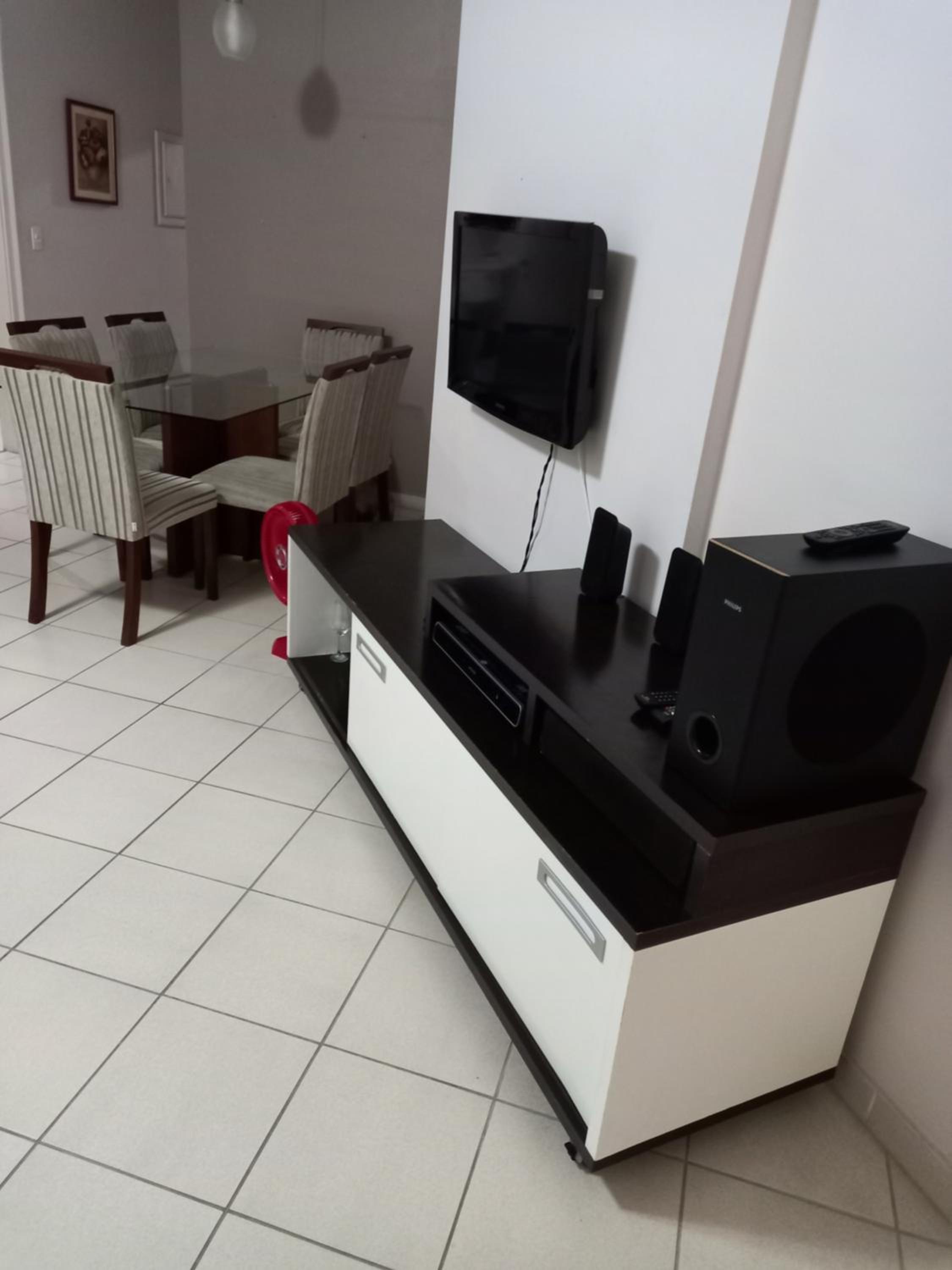 Apartamento em Pitangueiras - 100 metros da praia