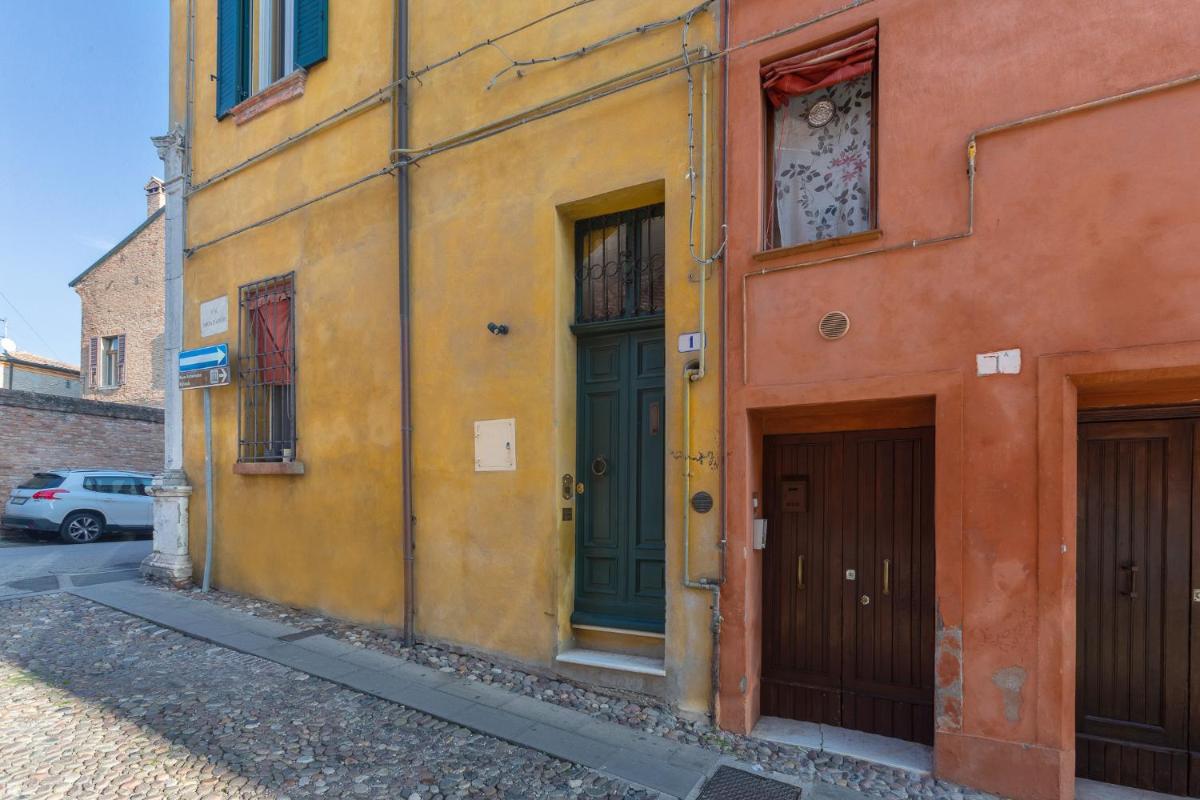 GuestHost - 'La casa Gialla' central Apartment! view 5