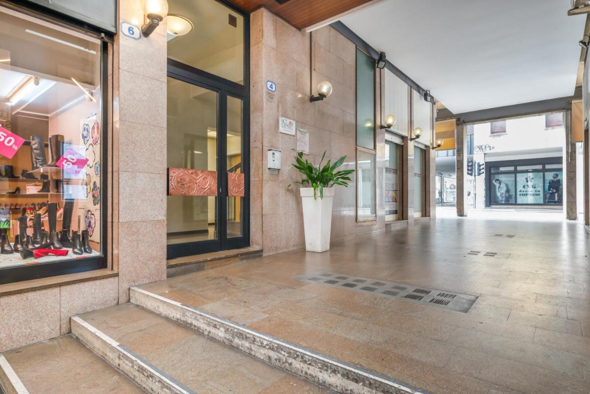 Galleria Eremitani Exclusive Elegant Apartment view 4