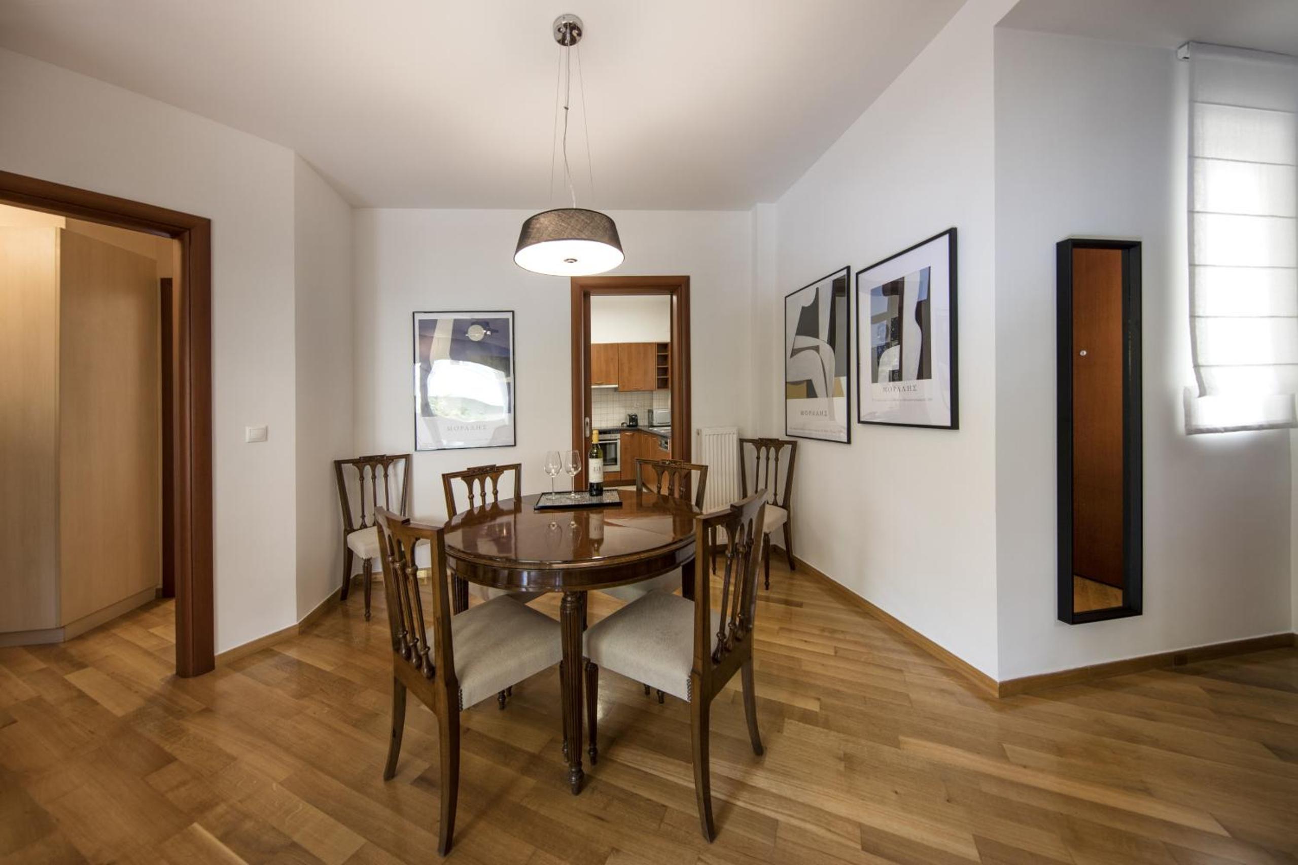 2 bedroom flat next to Acropolis