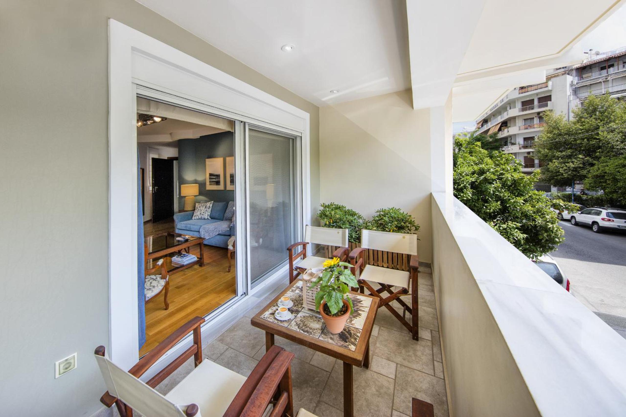 2 bedroom flat next to Acropolis