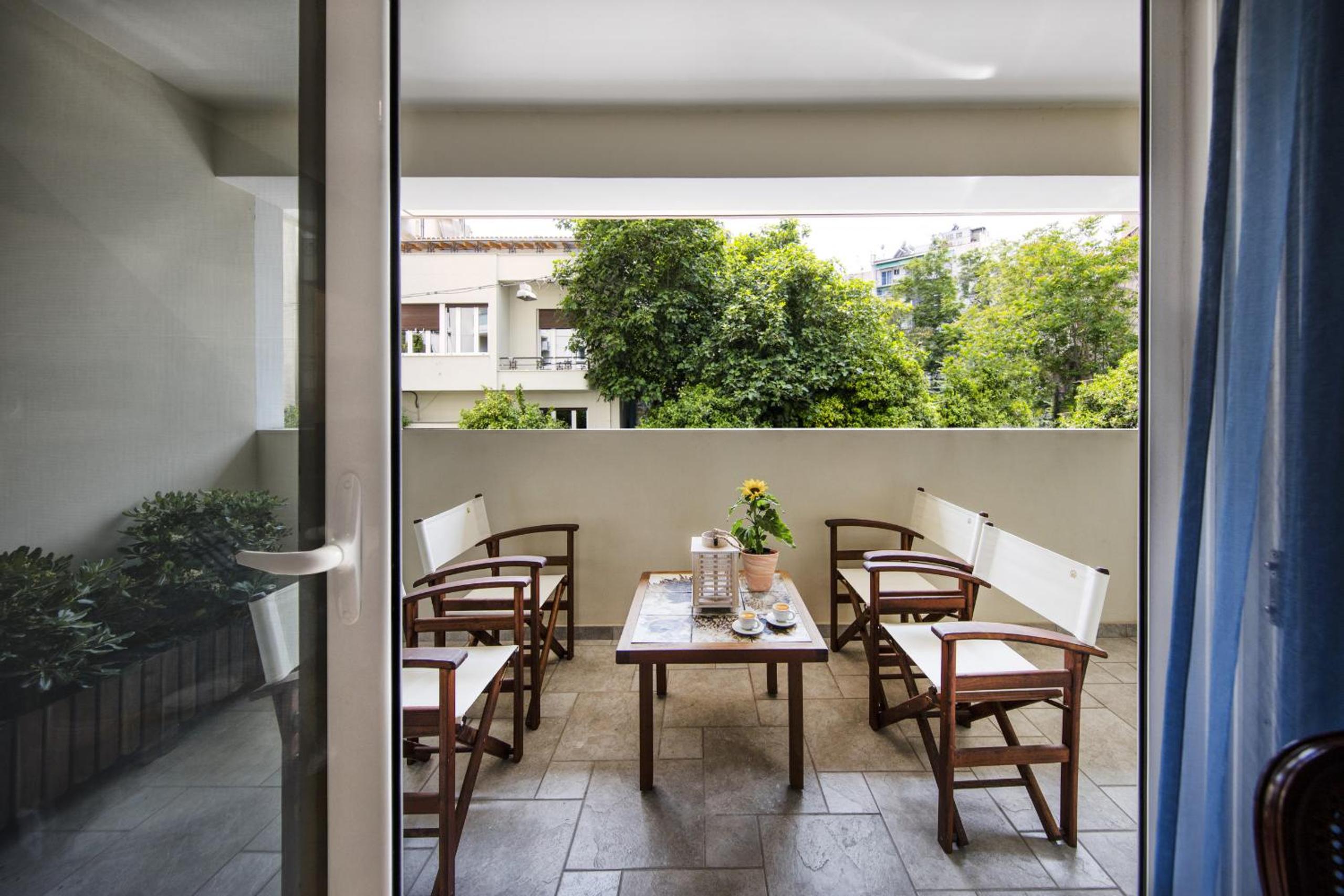 2 bedroom flat next to Acropolis