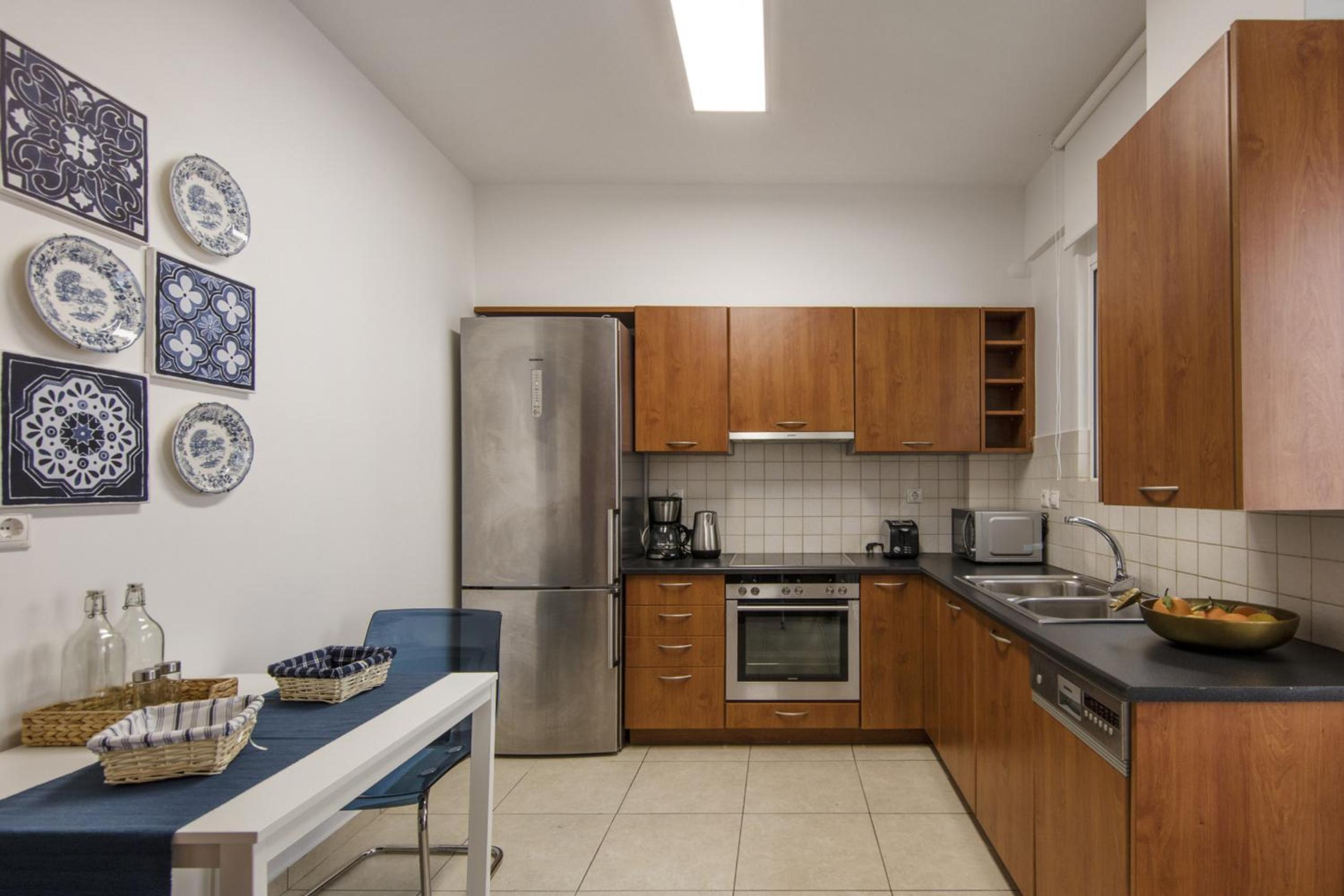 2 bedroom flat next to Acropolis