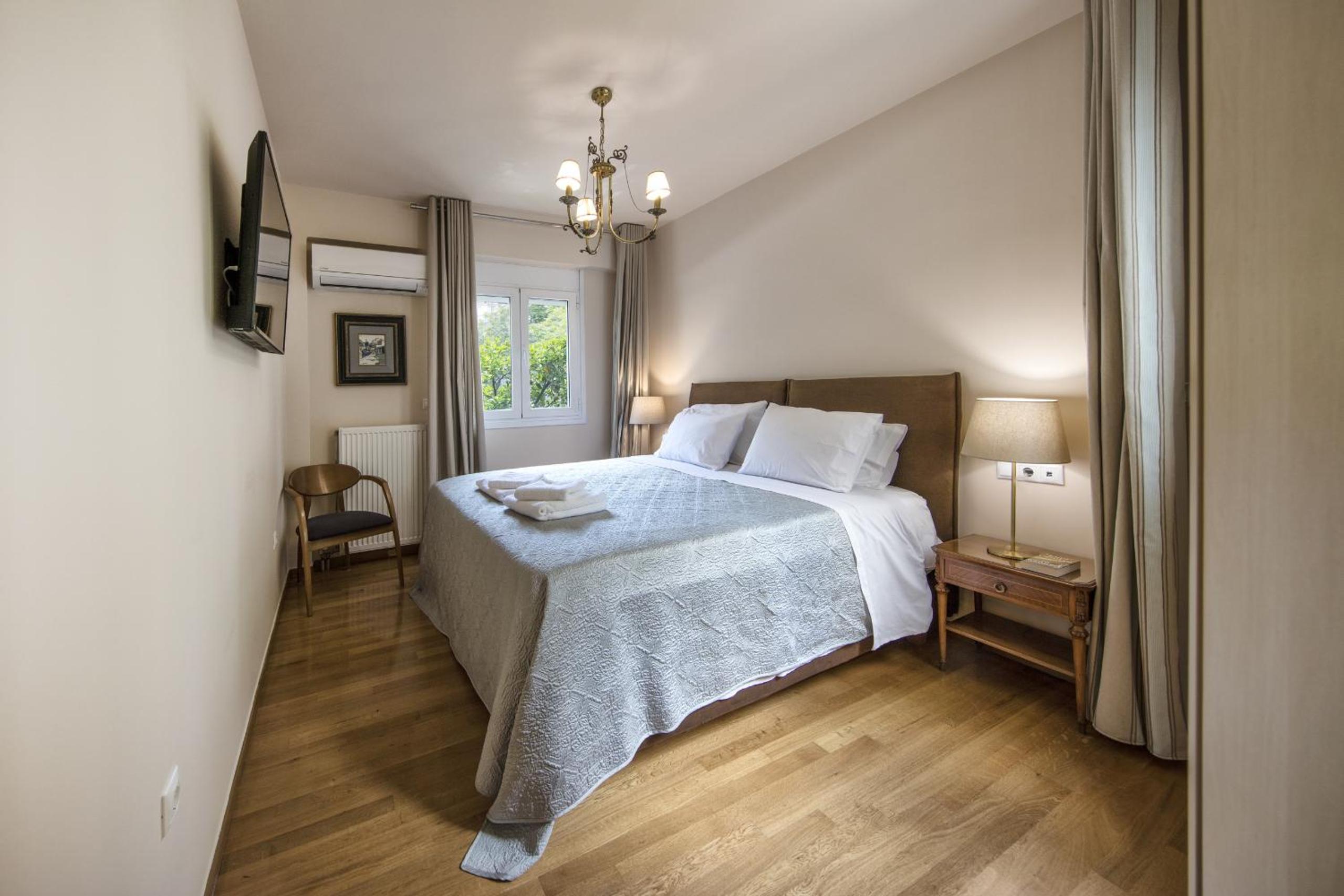 2 bedroom flat next to Acropolis