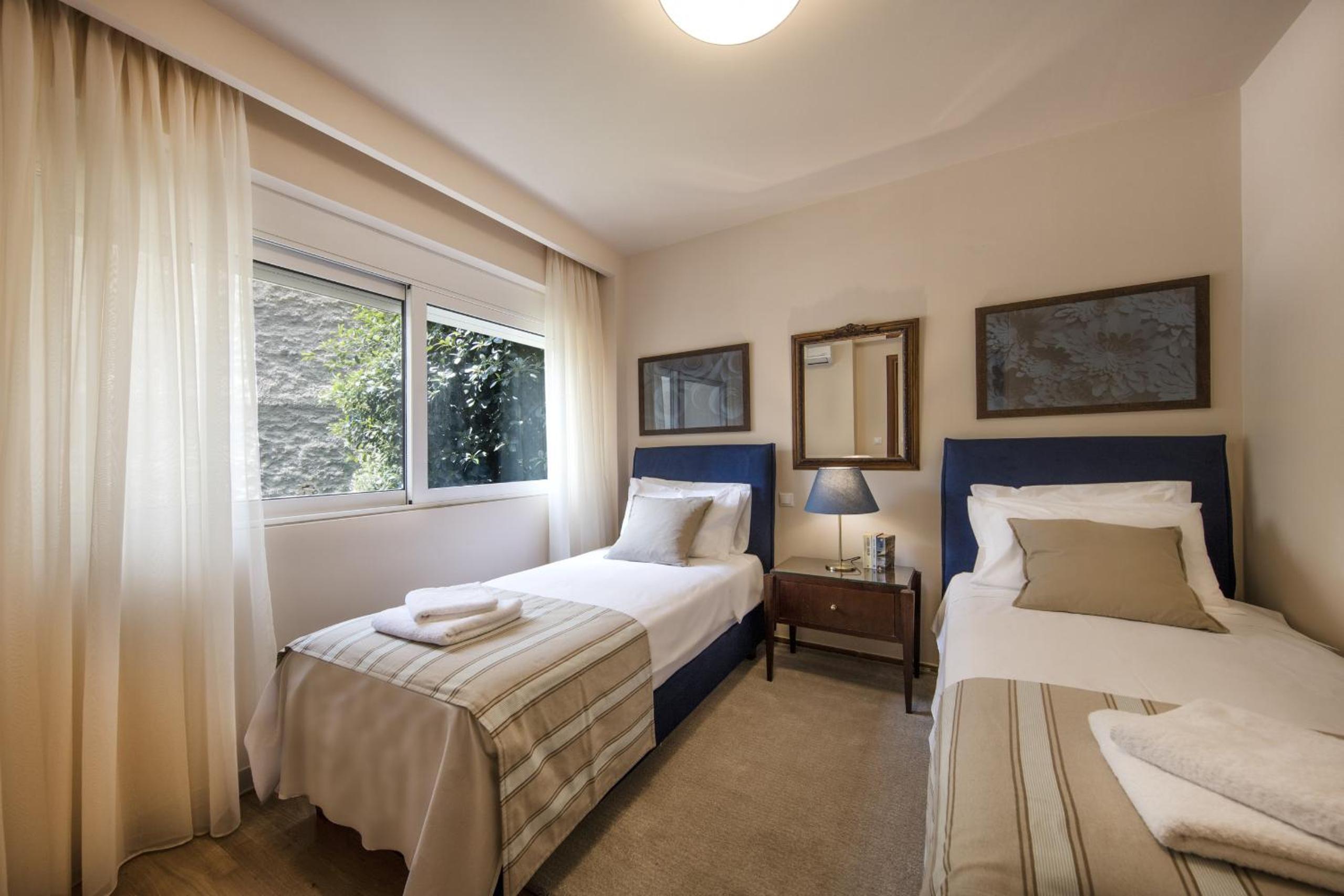 2 bedroom flat next to Acropolis