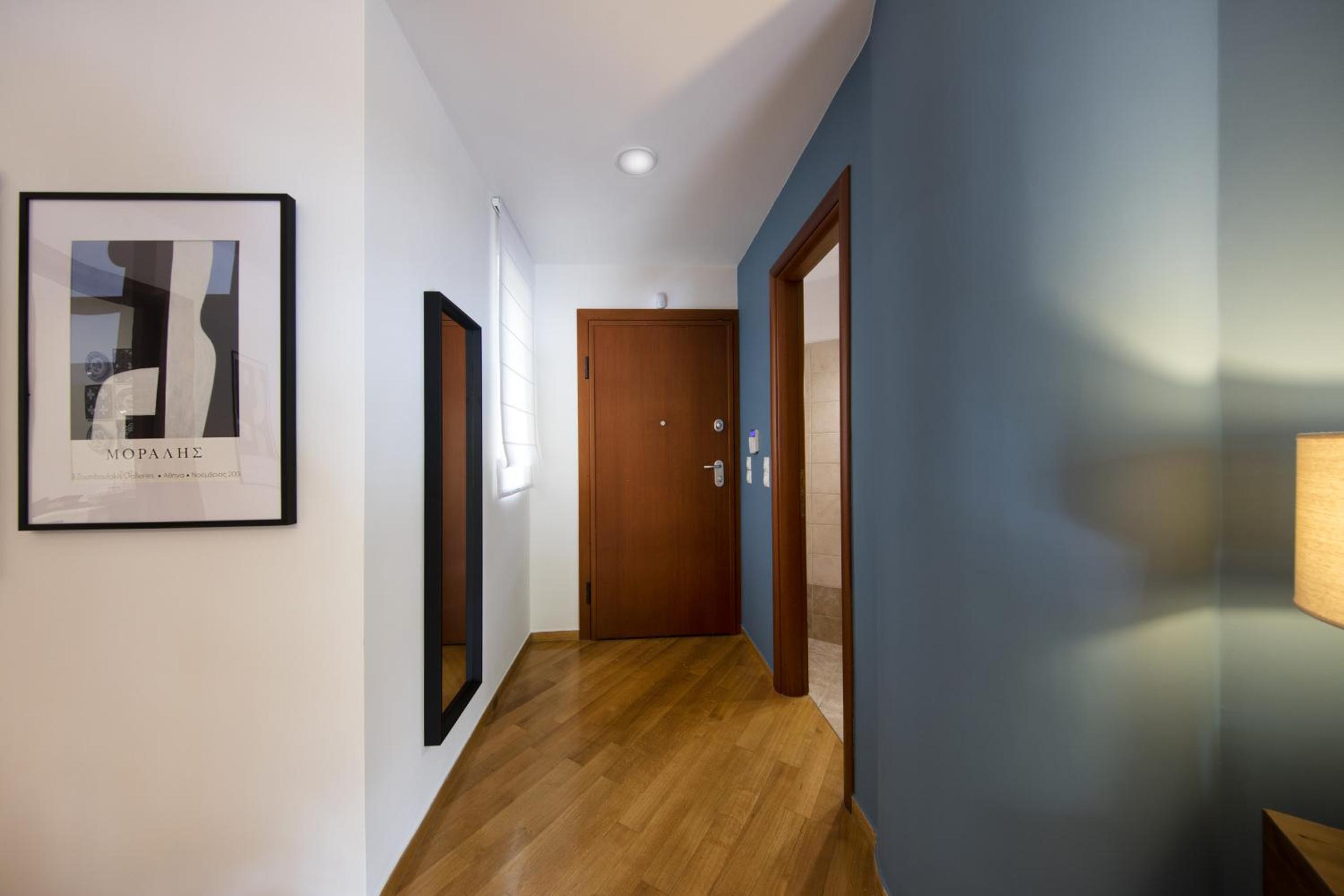 2 bedroom flat next to Acropolis